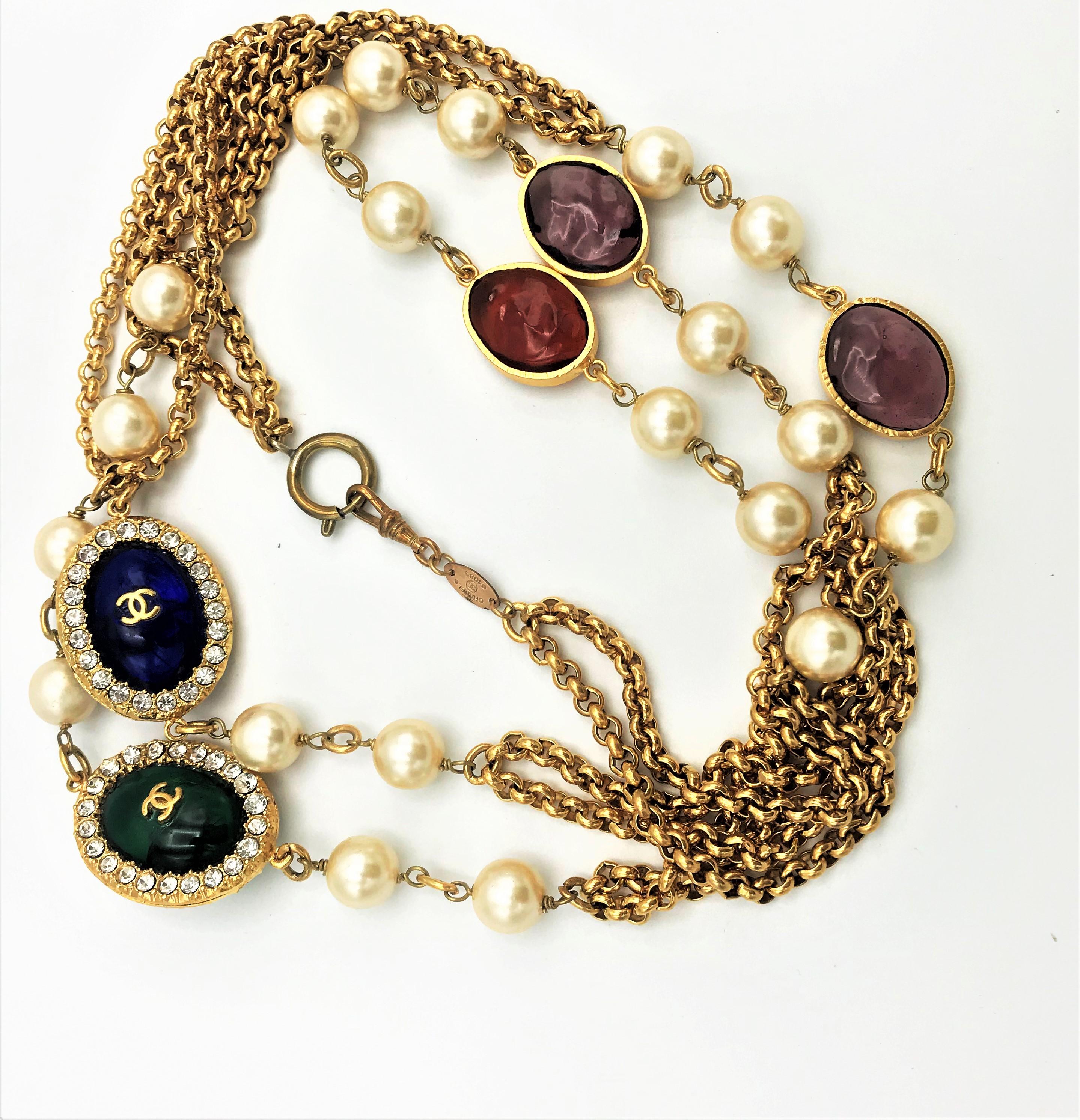Chanel Necklace by Robert Goossens and Gripoix Paris, sign. 1983, gold plated For Sale 3