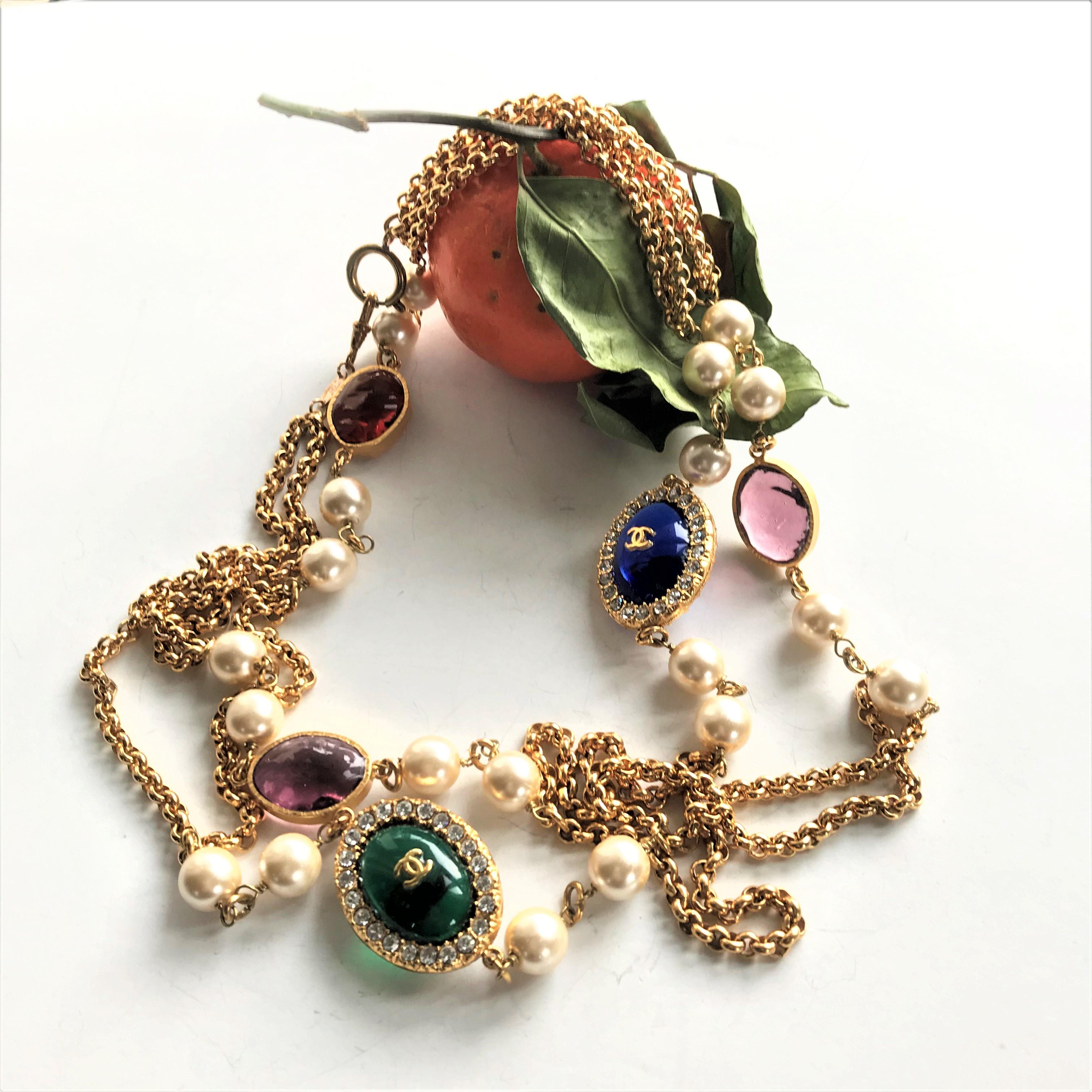 Round Cut Chanel Necklace by Robert Goossens and Gripoix Paris, sign. 1983, gold plated For Sale