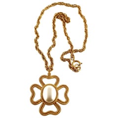 Vintage CHANEL Shamrock Clover Pearl Openwork Necklace