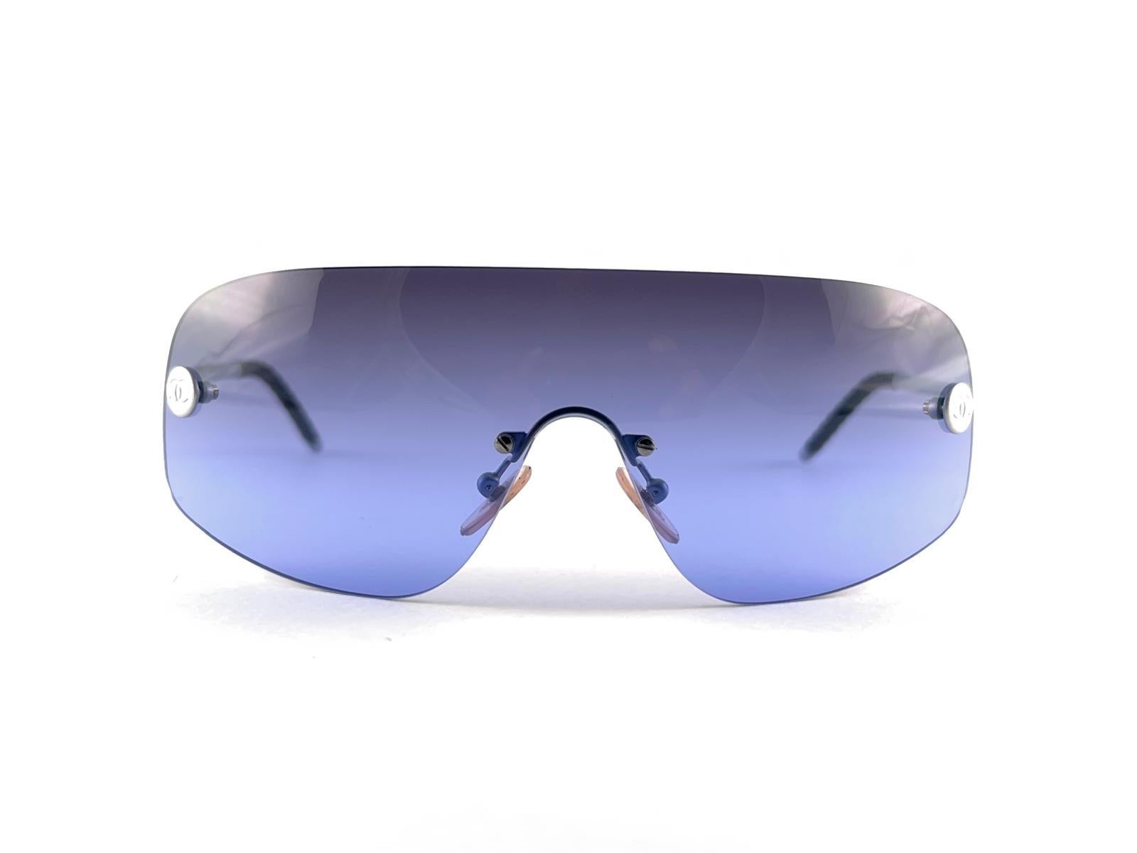 Vintage Chanel Shield Rimless Gradient Blue Sunglasses 2000's Made In Italy Y2K 10