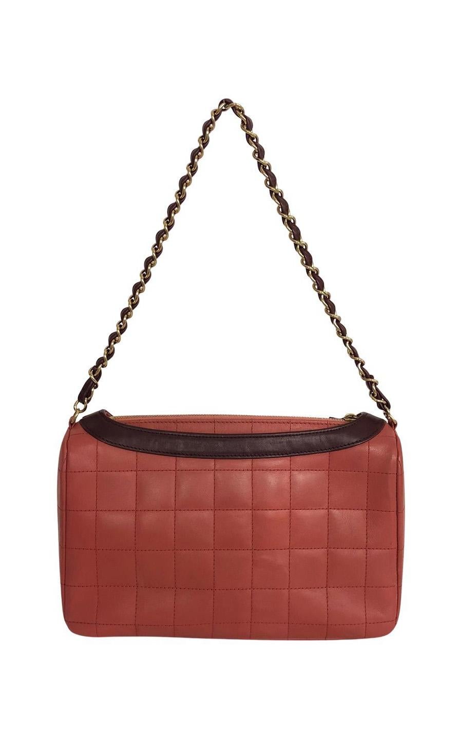 Brown Vintage Chanel shoulder bag in red lambskin leather with purple leather details