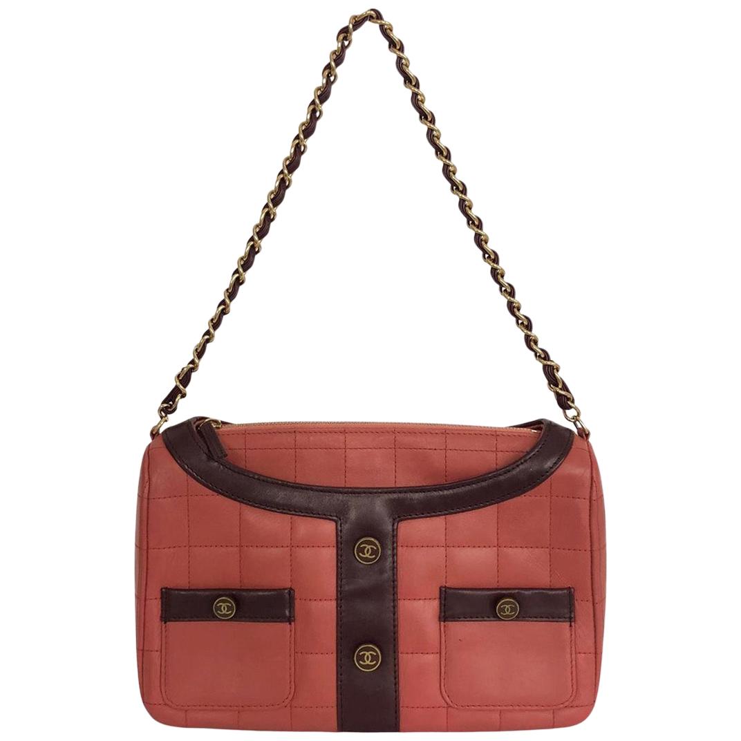 Vintage Chanel shoulder bag in red lambskin leather with purple leather details