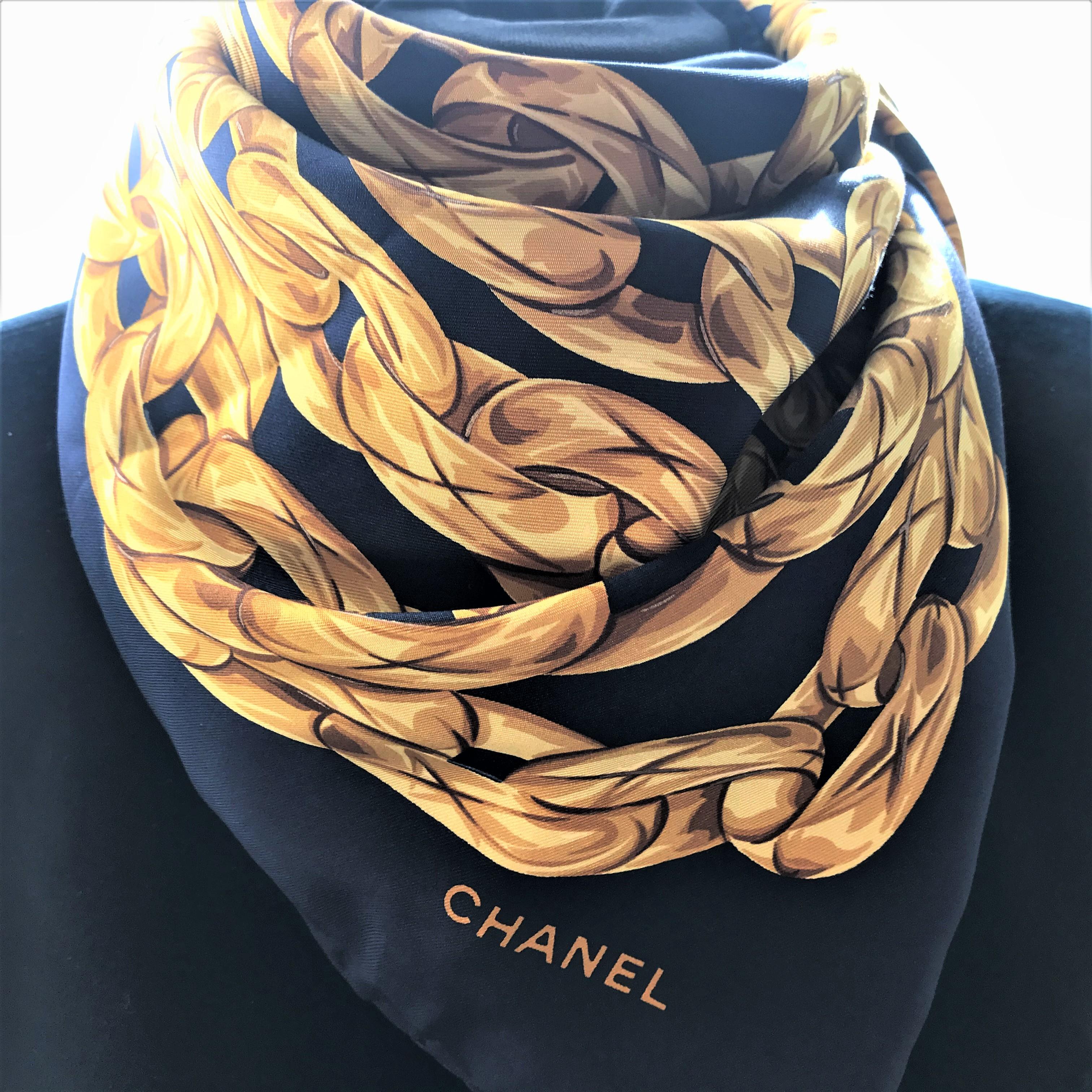 A vintage Chanel scarf silk in dark blue with typical gold Chanel chains. The size of the scarf is 90x86 cm and  rolled by hand. 
Perfect condition no holes or stains.  