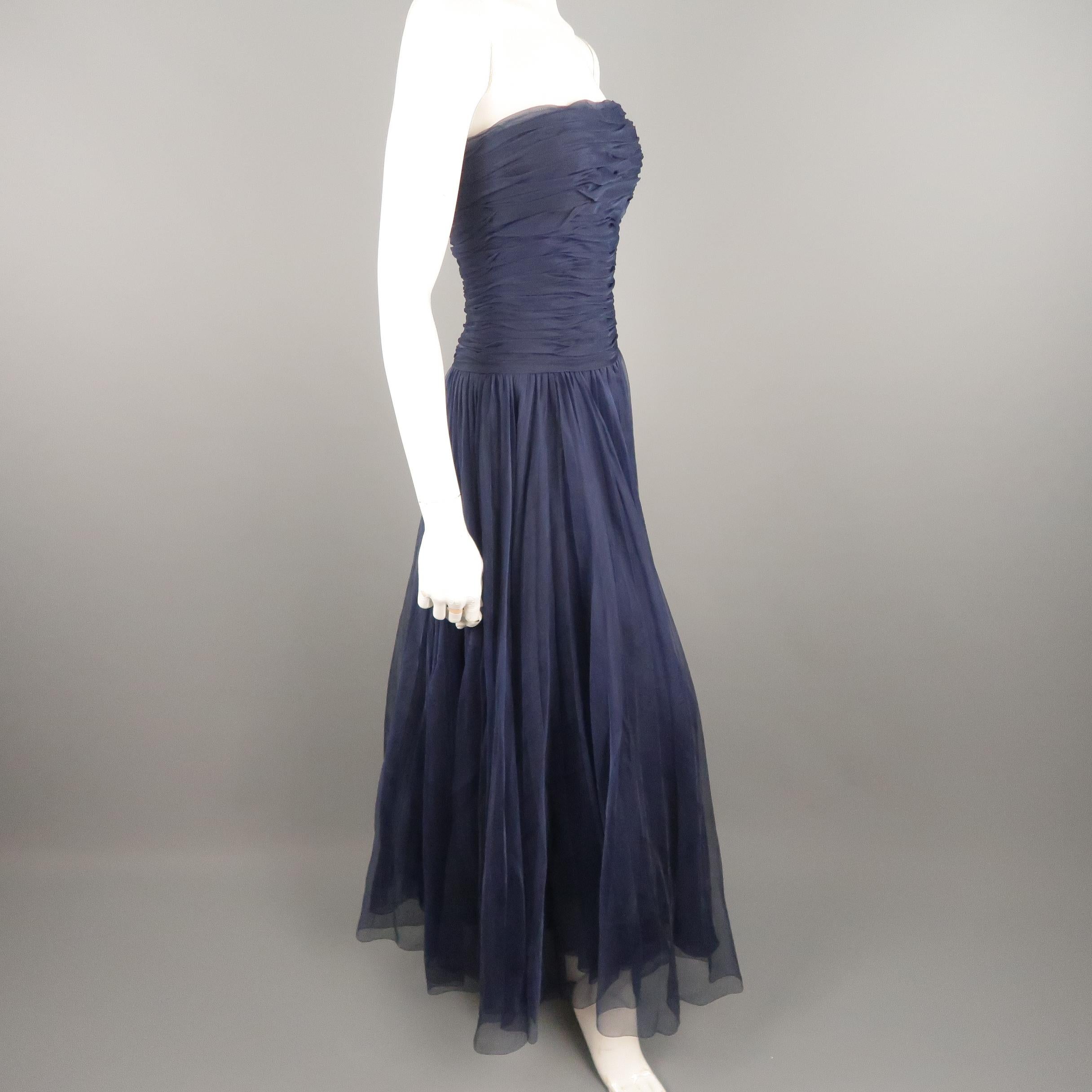 Vintage CHANEL Größe US 8 / FR 40 Marineblau Geraffte Seide Trägerloses Kleid Frühling 1997 1