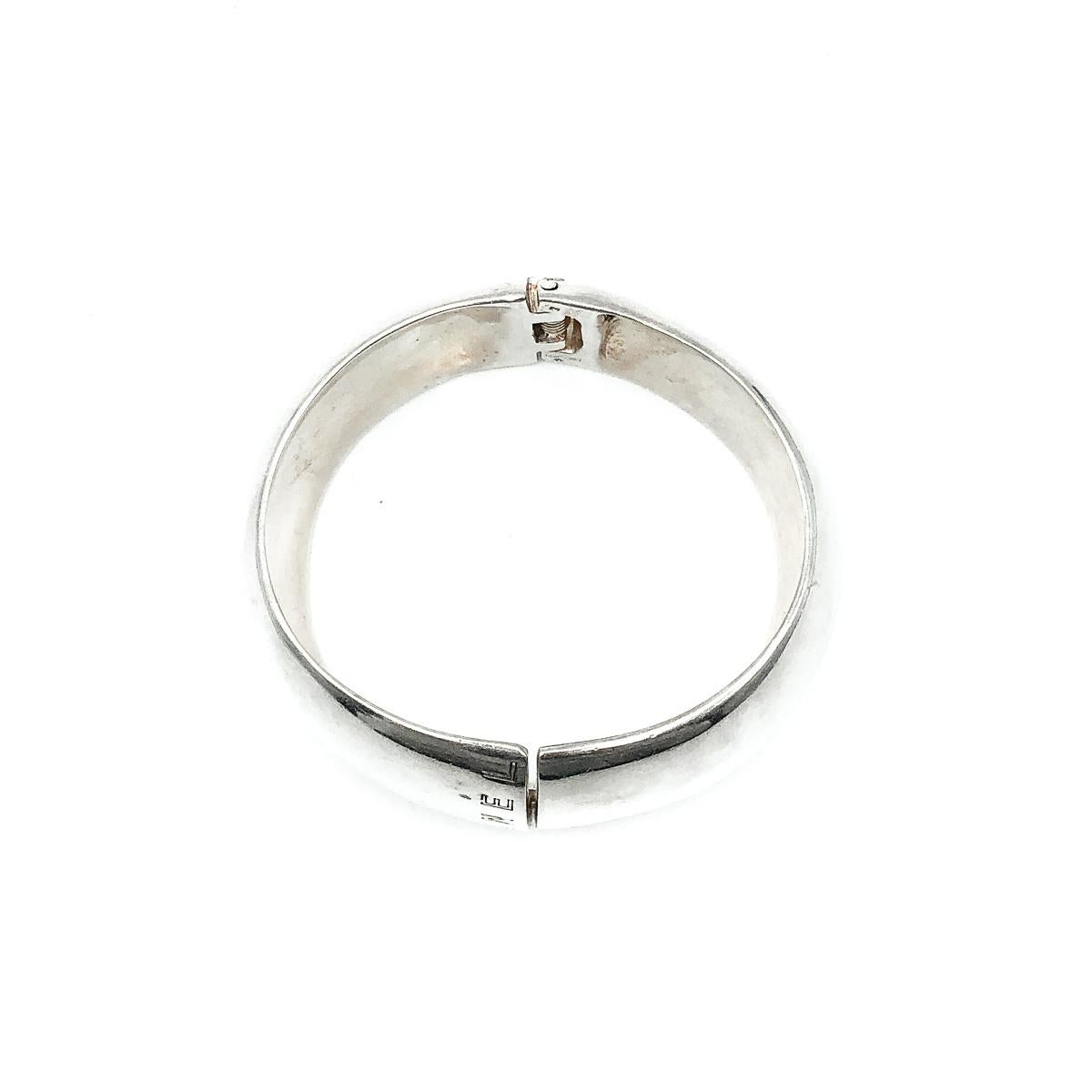 Bracciale vintage Chanel in argento massiccio CHANEL Spell Out 1990s In condizioni buone in vendita a Wilmslow, GB