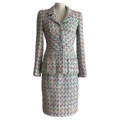 Tailleur jupe en tweed bleu fantaisie vintage Chanel, défilé printemps 1995