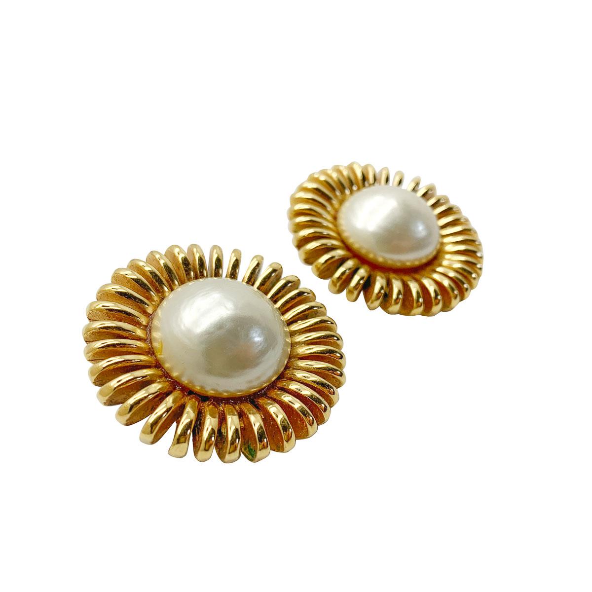 Women's Vintage CHANEL Grande Baroque Pearl Collar and Earrings, Early KARL LAGERFELD For Sale