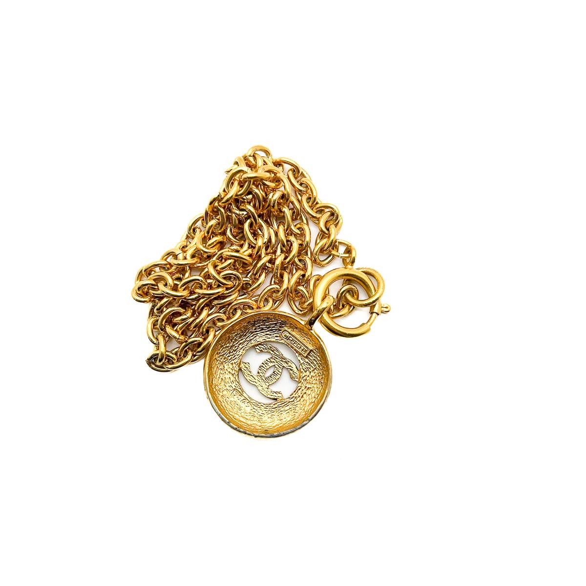 Vintage Chanel Sunburst Medallion Necklace 1980s (see condition report) For Sale 6