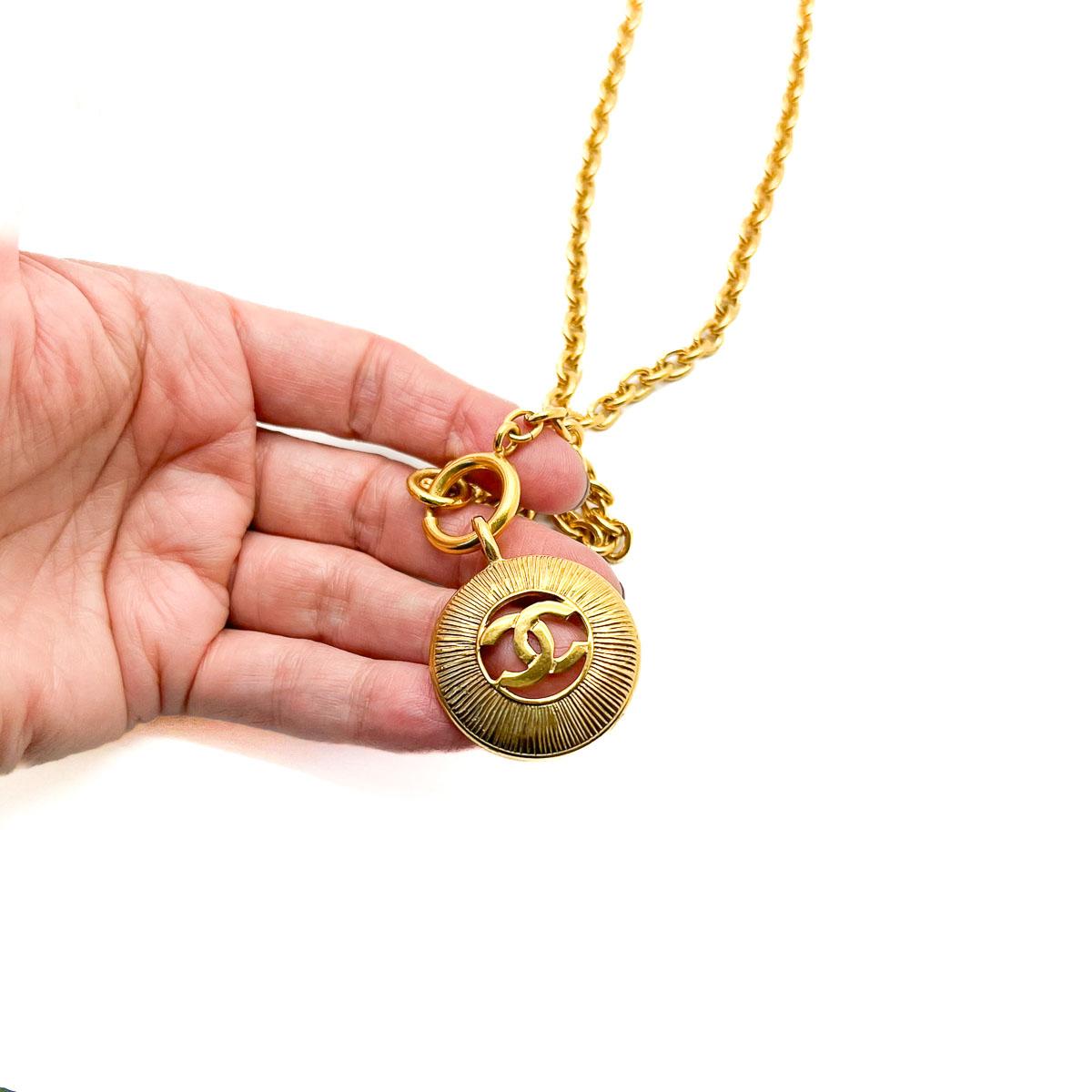Vintage Chanel Sunburst Medallion Necklace 1980s (see condition report) In Fair Condition For Sale In Wilmslow, GB