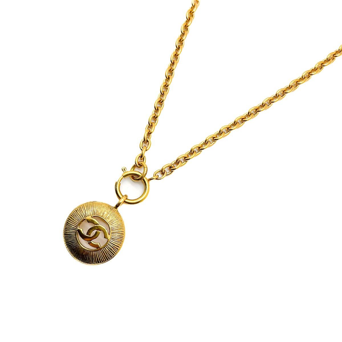 Vintage Chanel Sunburst Medallion Necklace 1980s (see condition report) For Sale 3