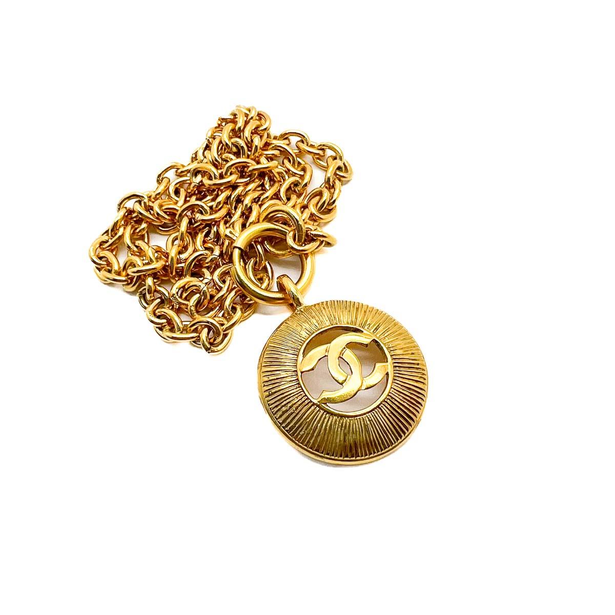 Vintage Chanel Sunburst Medallion Necklace 1980s (see condition report) For Sale 5