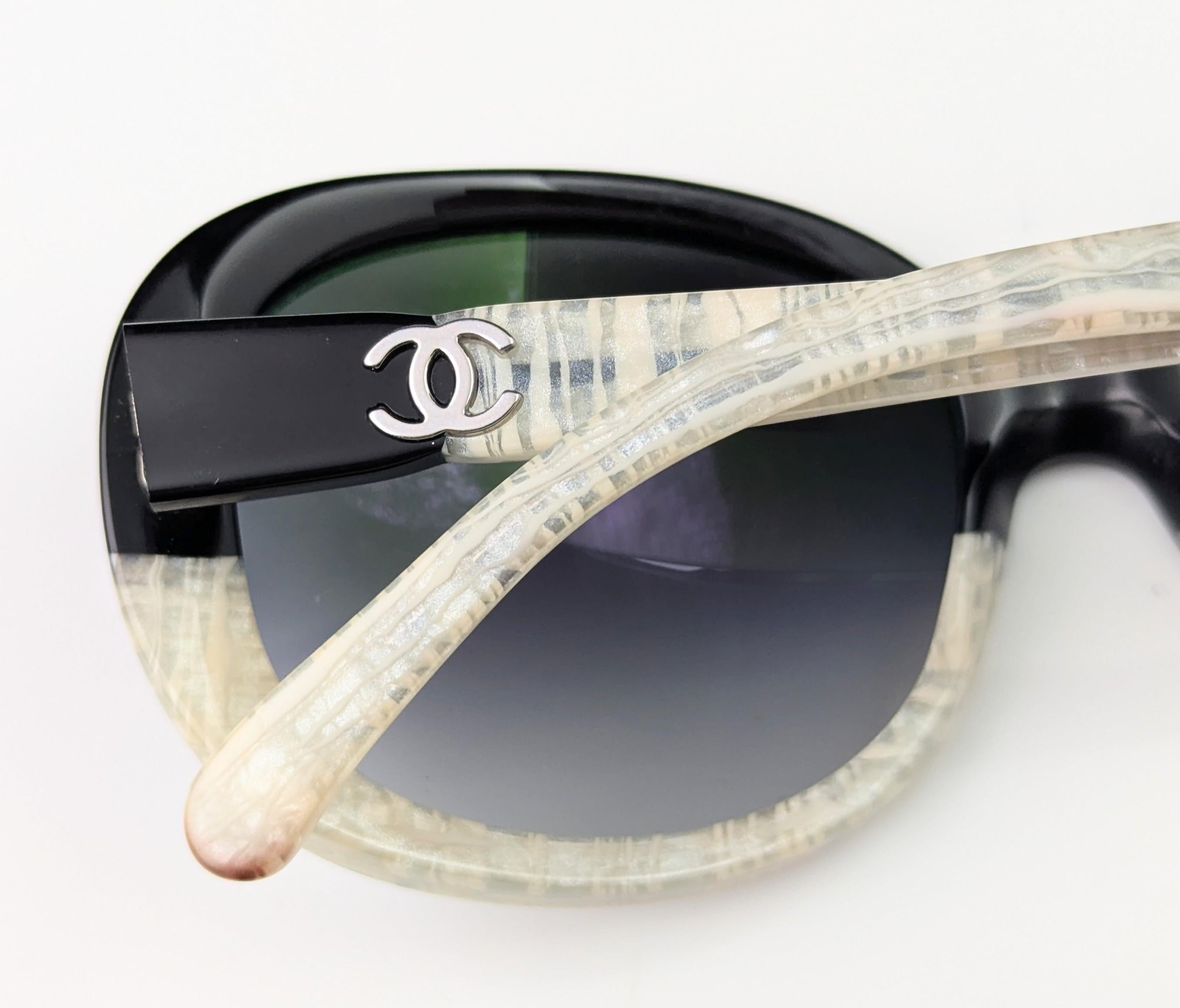 Vintage Chanel Sonnenbrille, zweifarbiges Gestell, Etui im Angebot 8