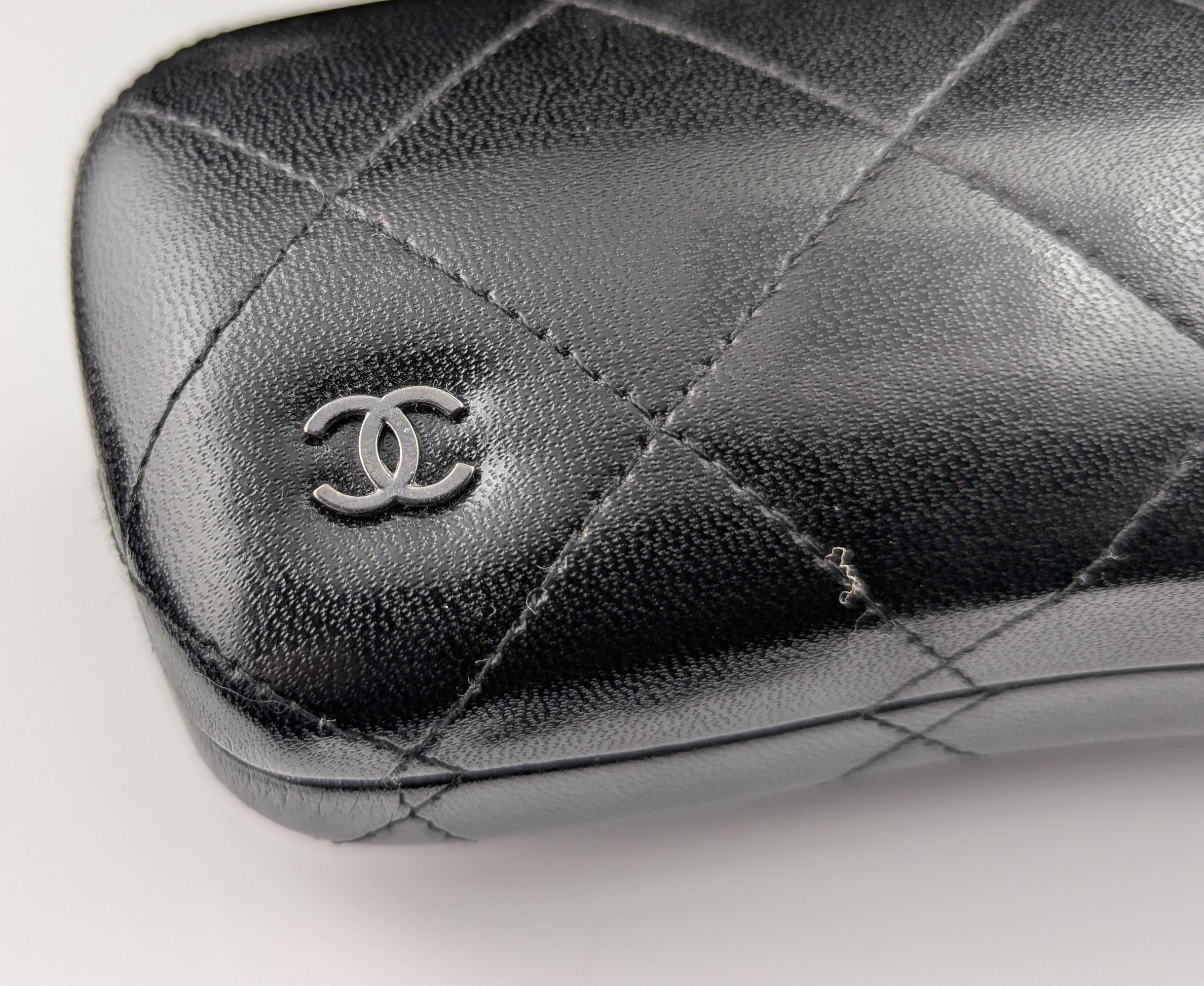 Vintage Chanel Sonnenbrille, zweifarbiges Gestell, Etui (Schwarz) im Angebot