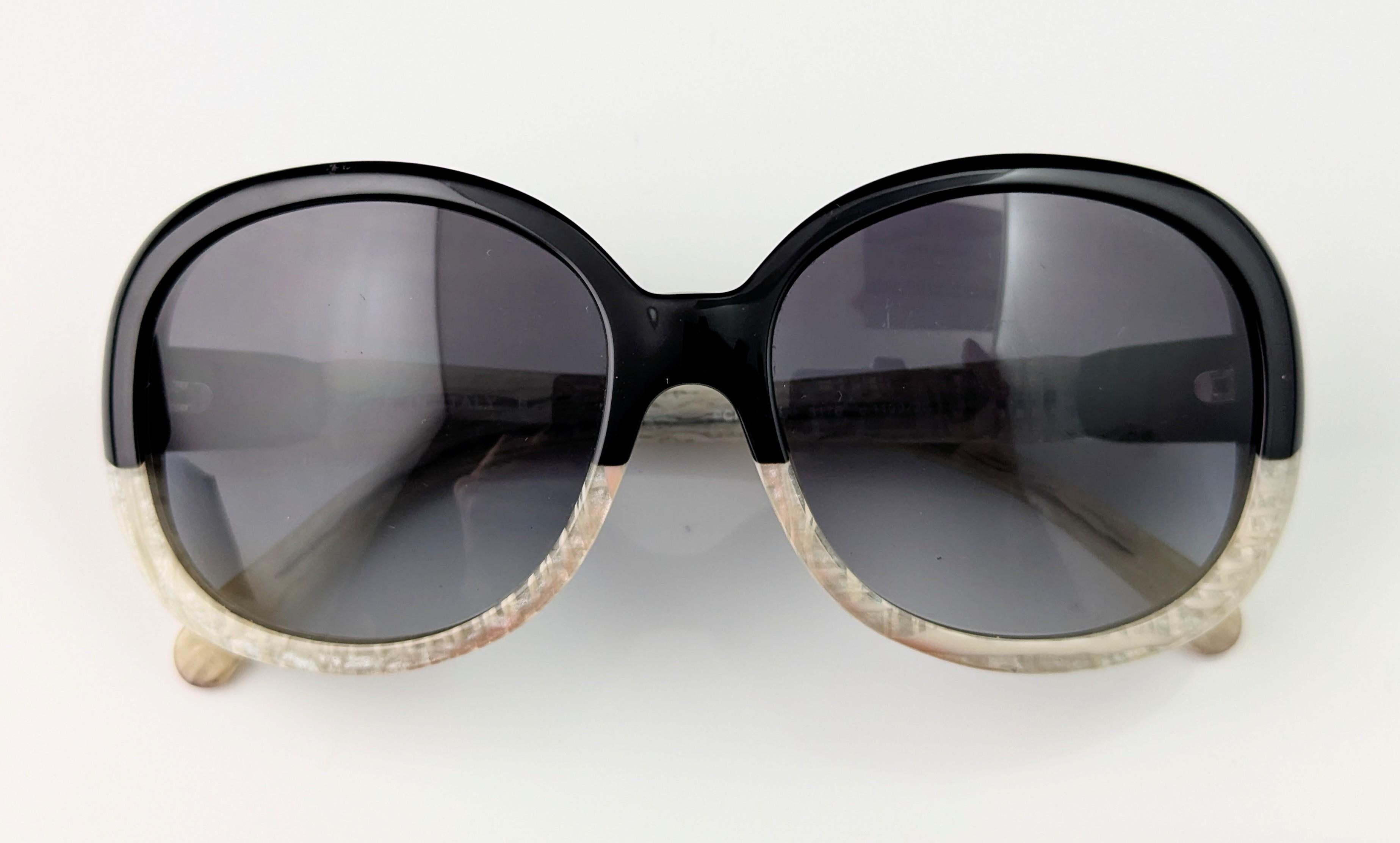 Vintage Chanel Sonnenbrille, zweifarbiges Gestell, Etui im Angebot 3