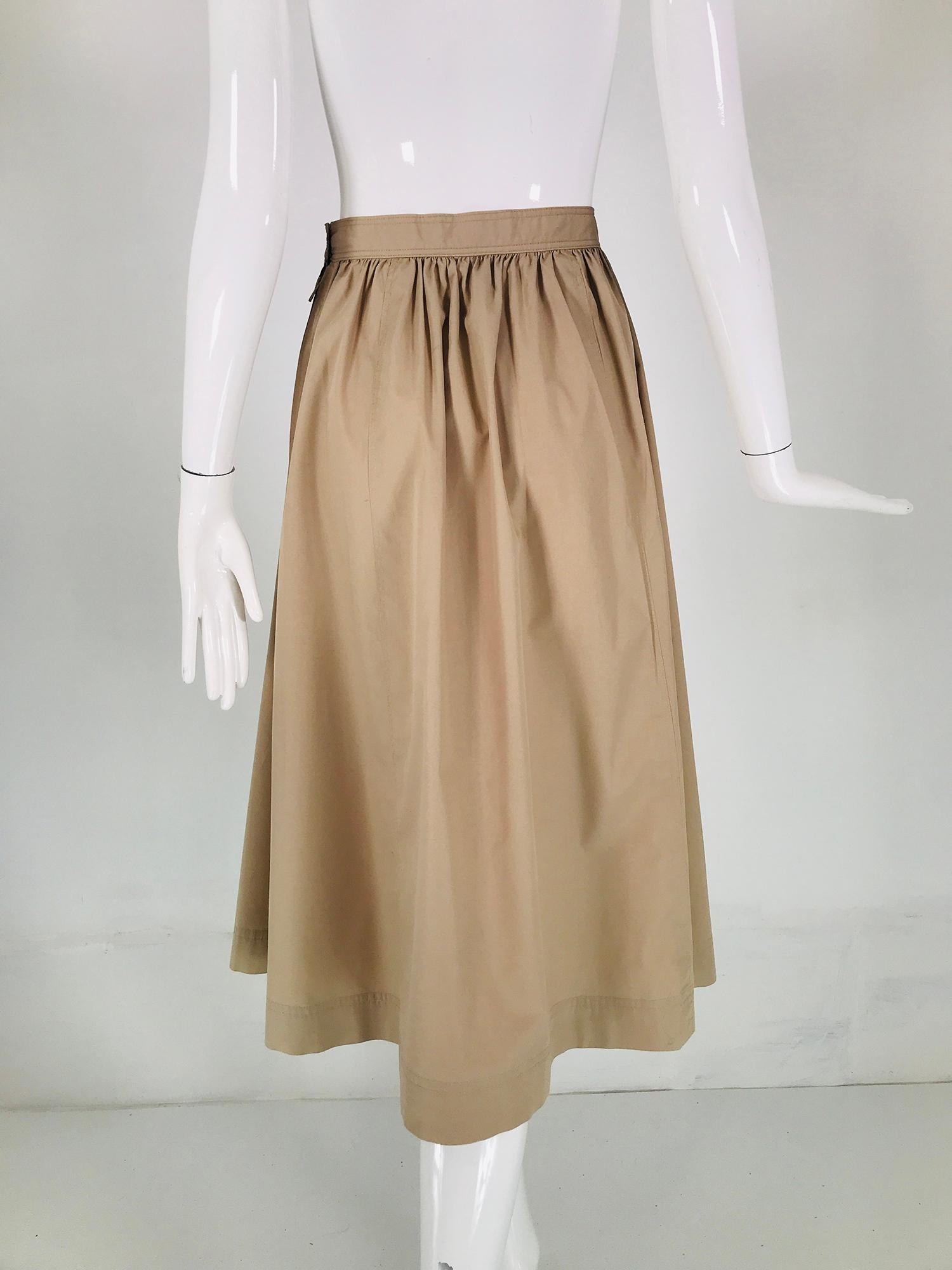 Vintage Chanel Tan Poplin Gathered Skirt with Button Pockets In Good Condition In West Palm Beach, FL