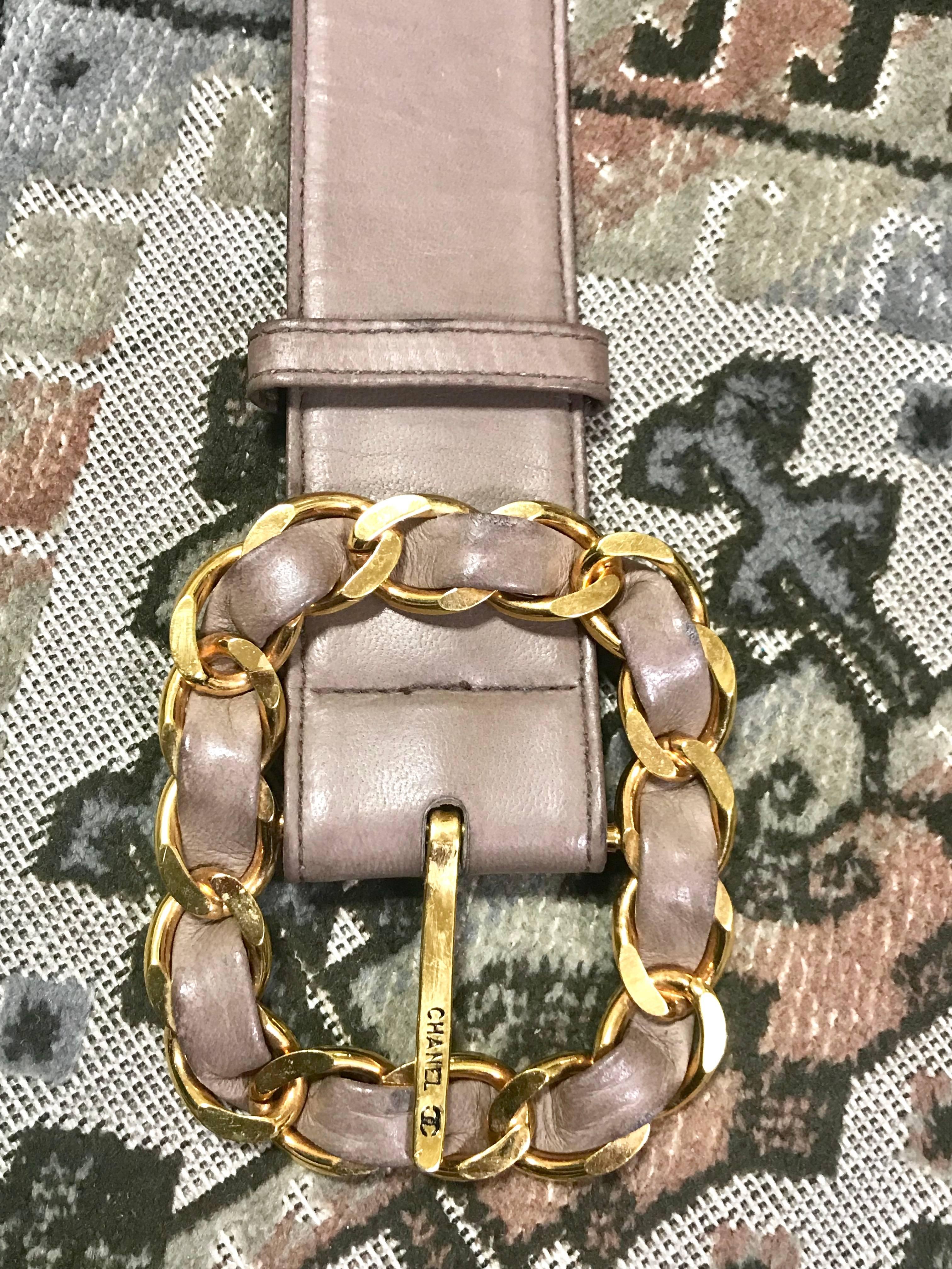 Vintage CHANEL taupe, cocoa brown color thick leather belt with chain buckle. For Sale 5