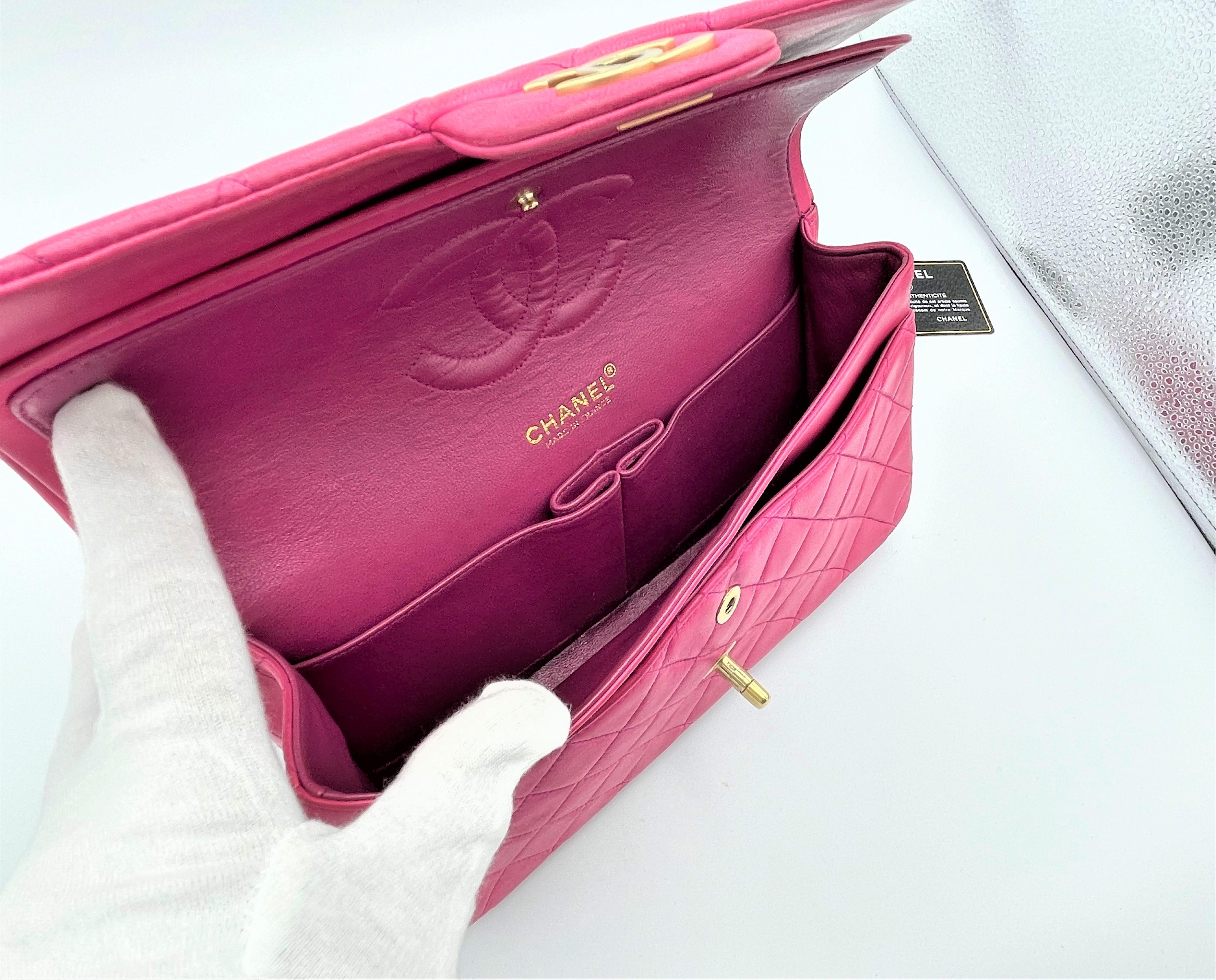 Vintage CHANEL gesteppte Vintage-Doppelklappentasche, Lammfellleder, mittelgroß in Rosa, 1995 2