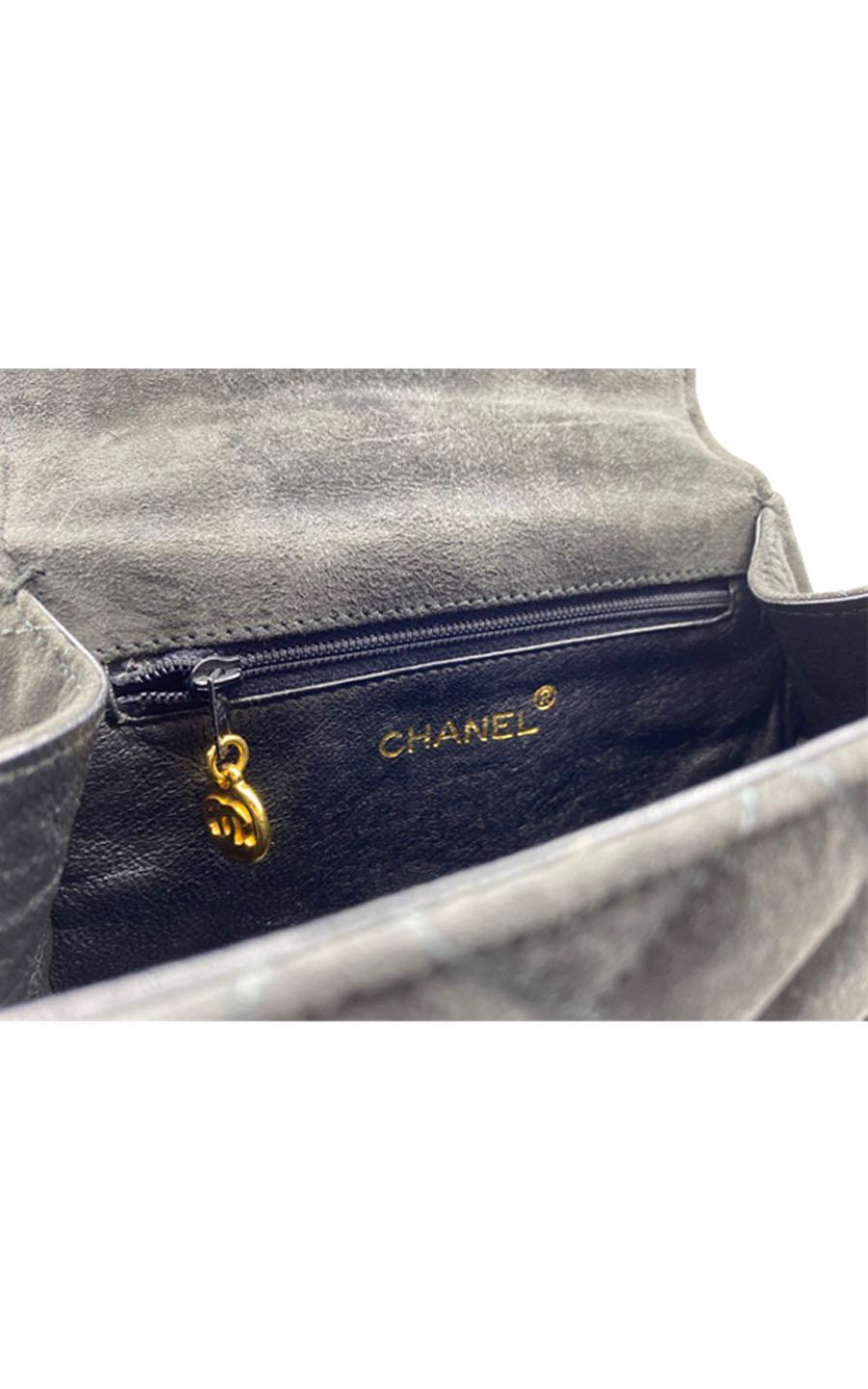 Vintage Chanel top handle bag Grey Suede  In Good Condition In Paris, FR