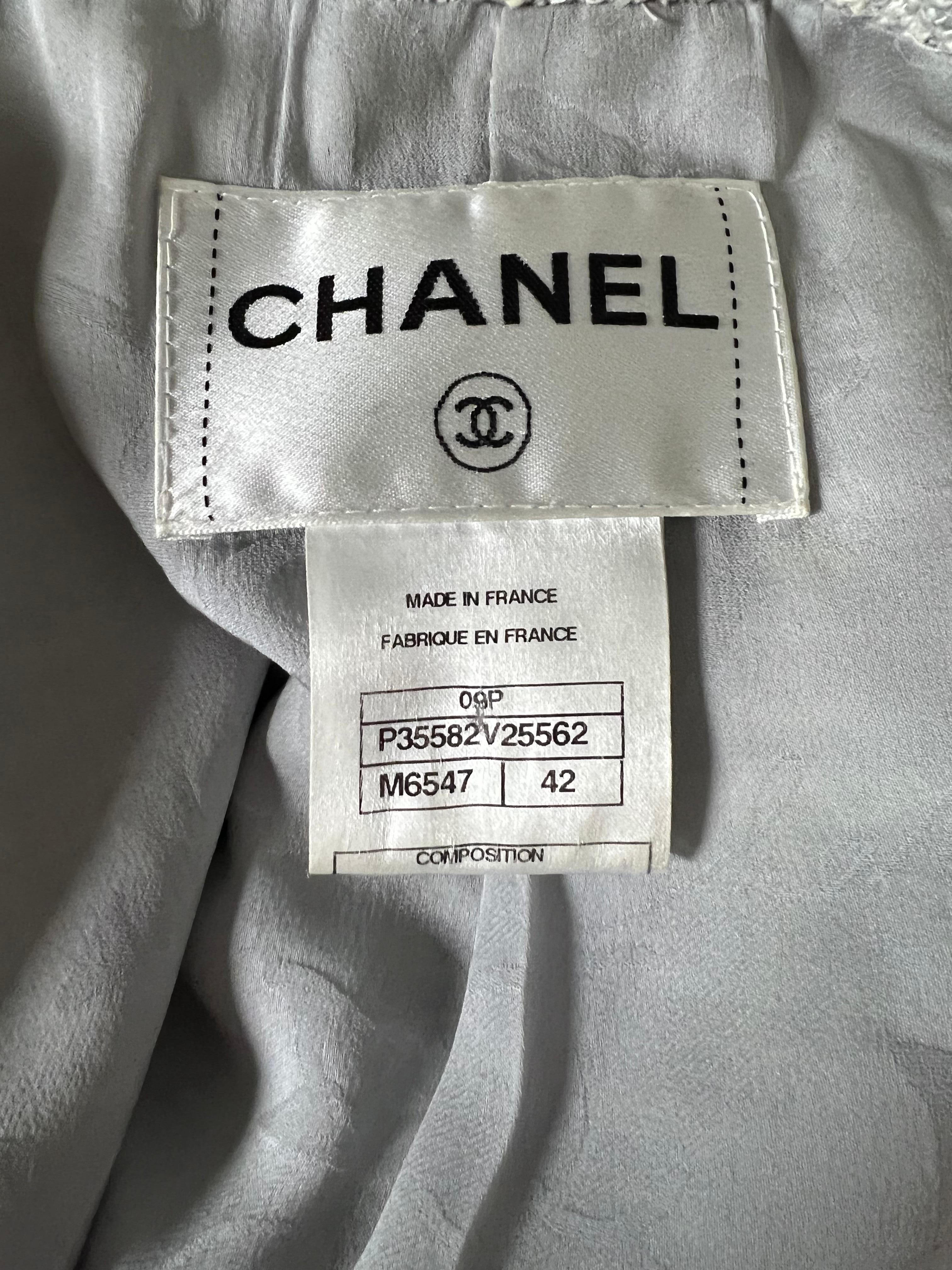 Vintage Chanel Tweed Blazer Jacket, Size 42 For Sale 4