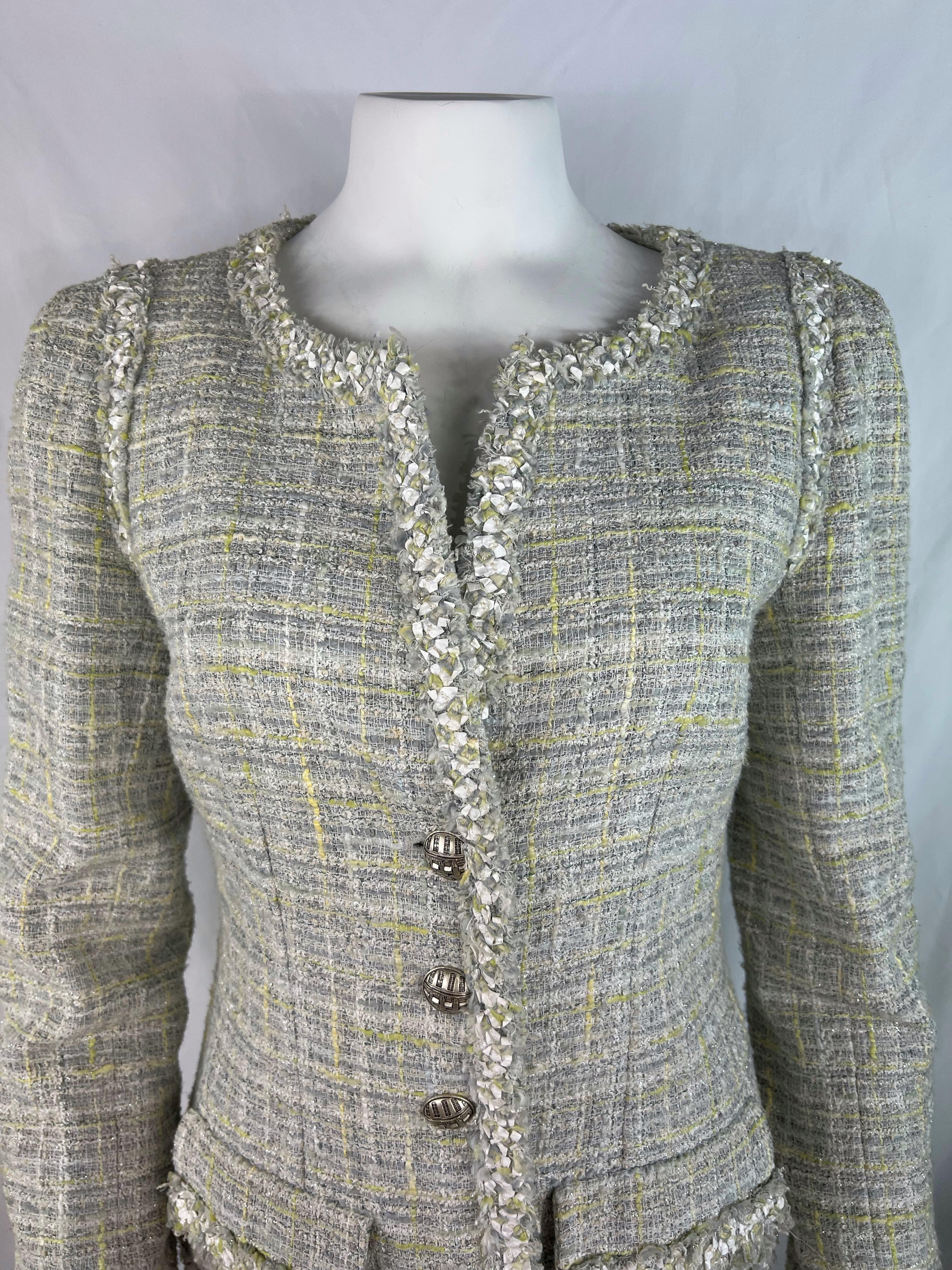 Gris Veste blazer Chanel vintage en tweed, taille 42 en vente