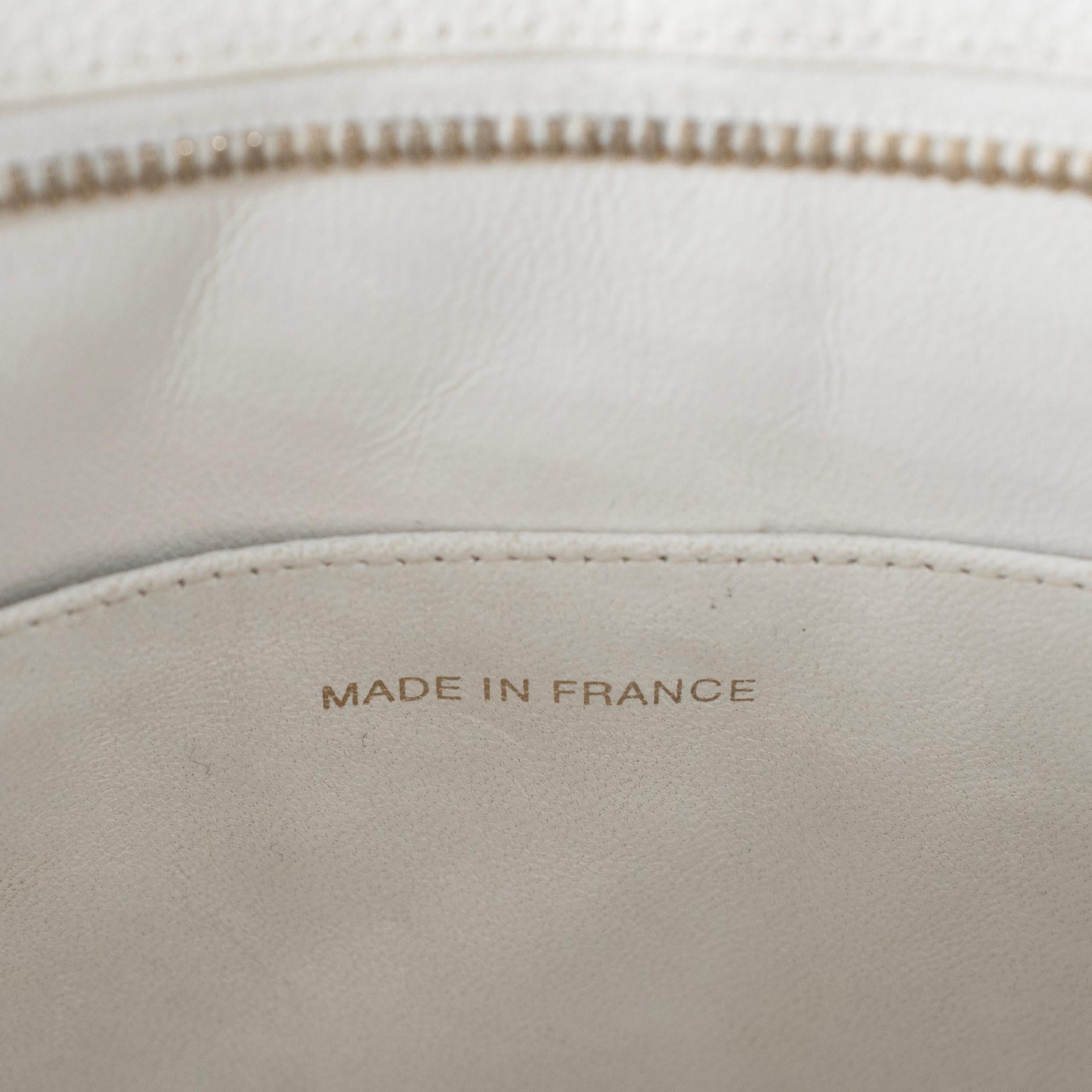 Vintage Chanel Weiß Kaviar Gesteppt Leder Medaillon Tote Gold Hardware Handtasche im Angebot 4