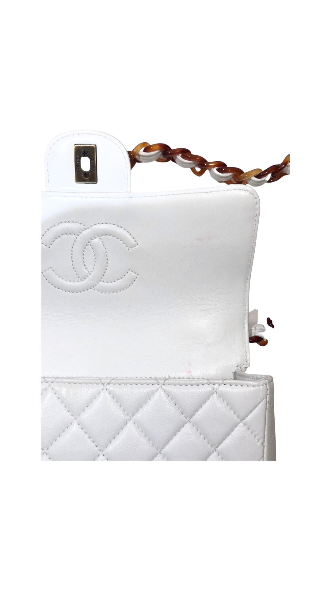 Vintage Chanel White Quilted Lambskin Classic Flap Tortoiseshell Shoulder Bag  In Good Condition For Sale In Sheung Wan, HK