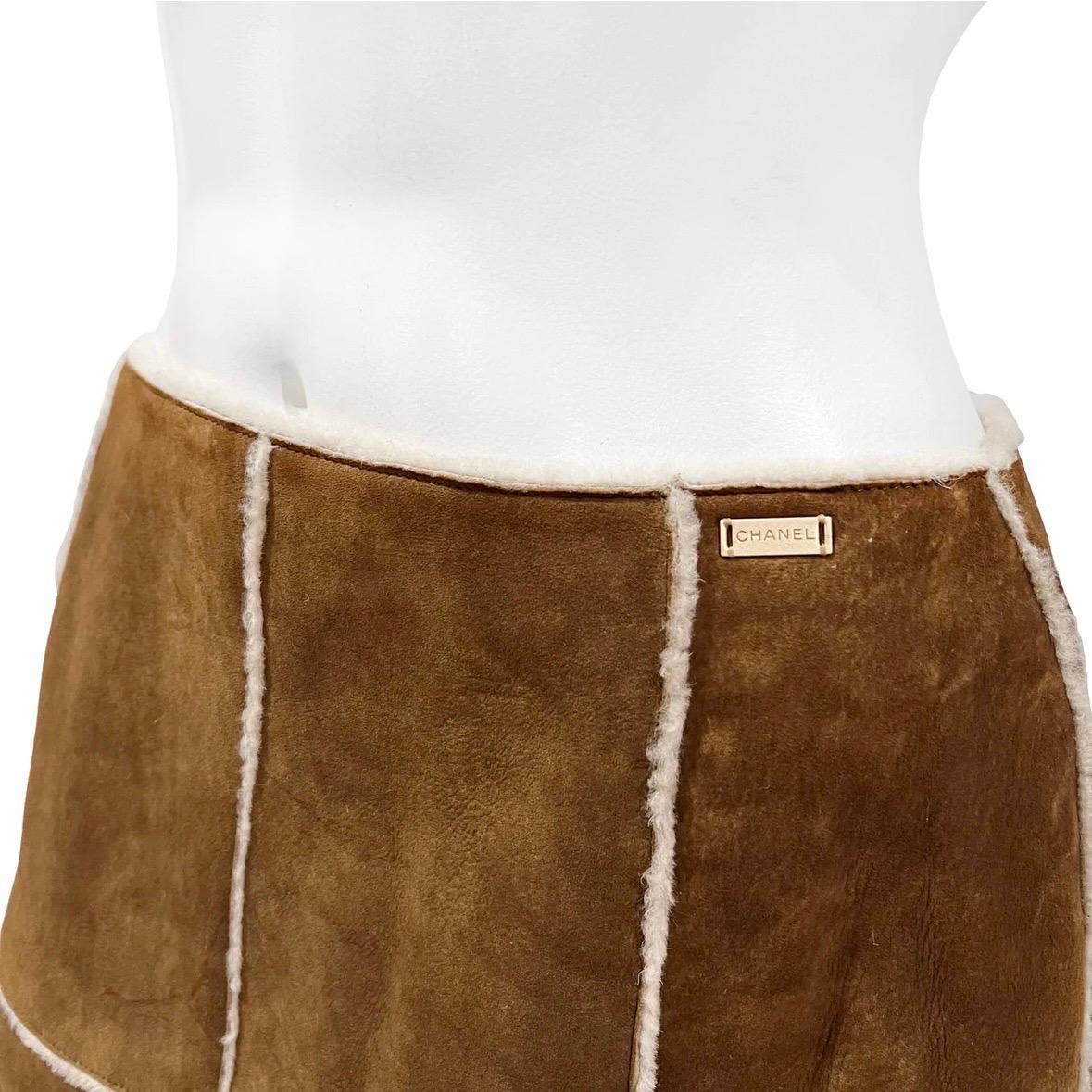 Vintage Chanel Wool Shearling Skirt FW2000 In Good Condition In Los Angeles, CA