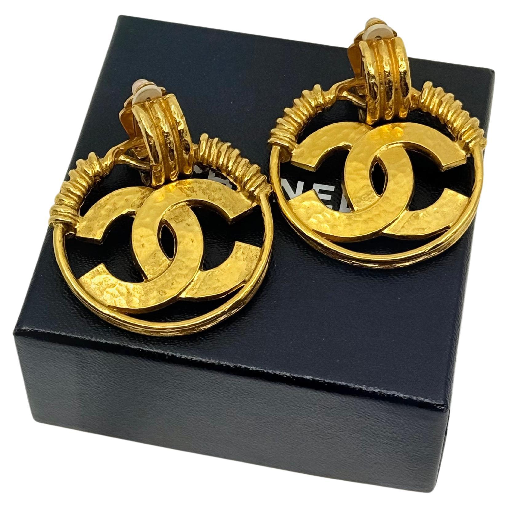 Vintage Chanel XL CC Gold Hoop Clip On Ohrringe