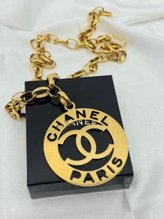 Vintage CHANEL XL Gold CC Paris Medallion Pendant Chain Necklace