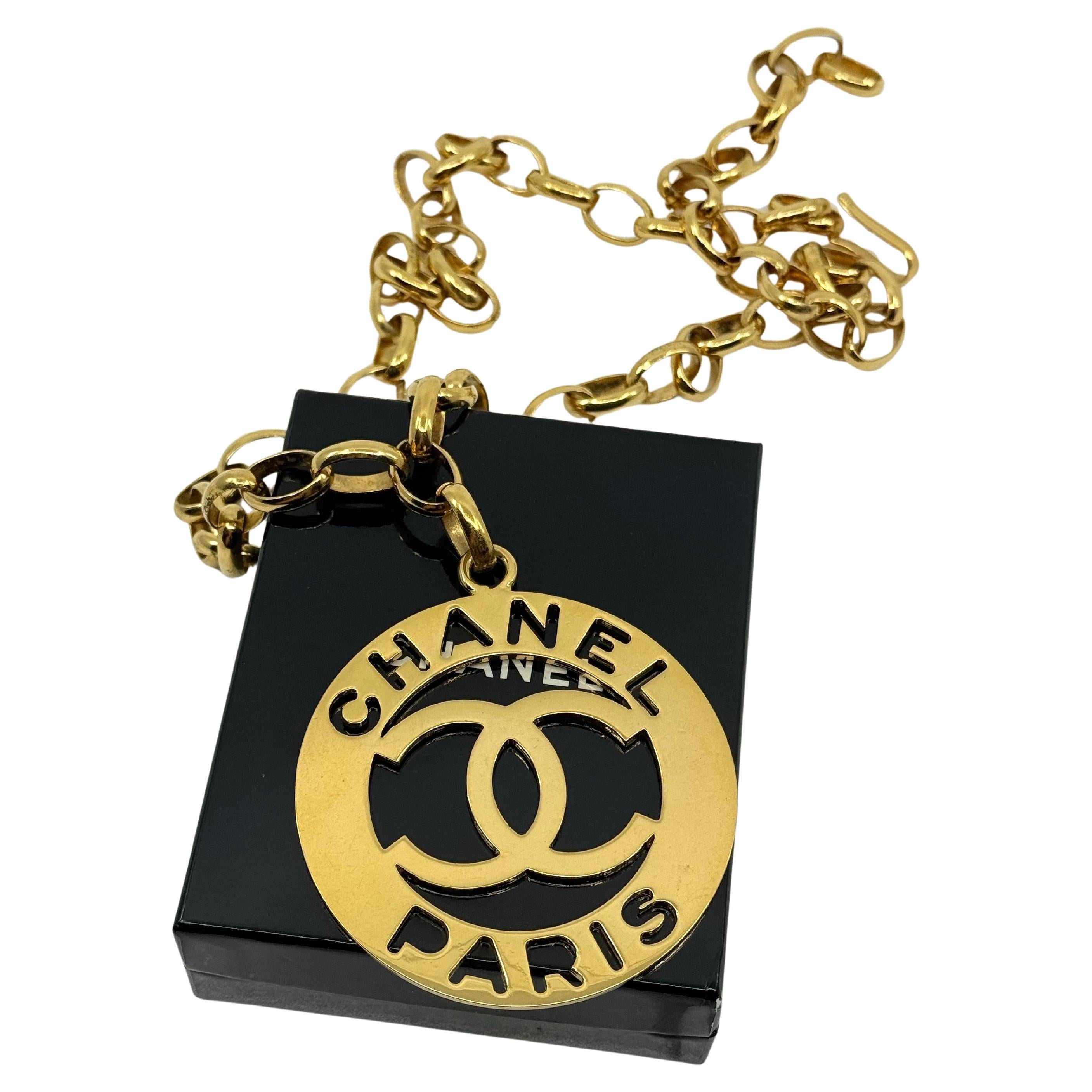 Vintage CHANEL XL Gold CC Paris Medallion Pendant Chain Necklace