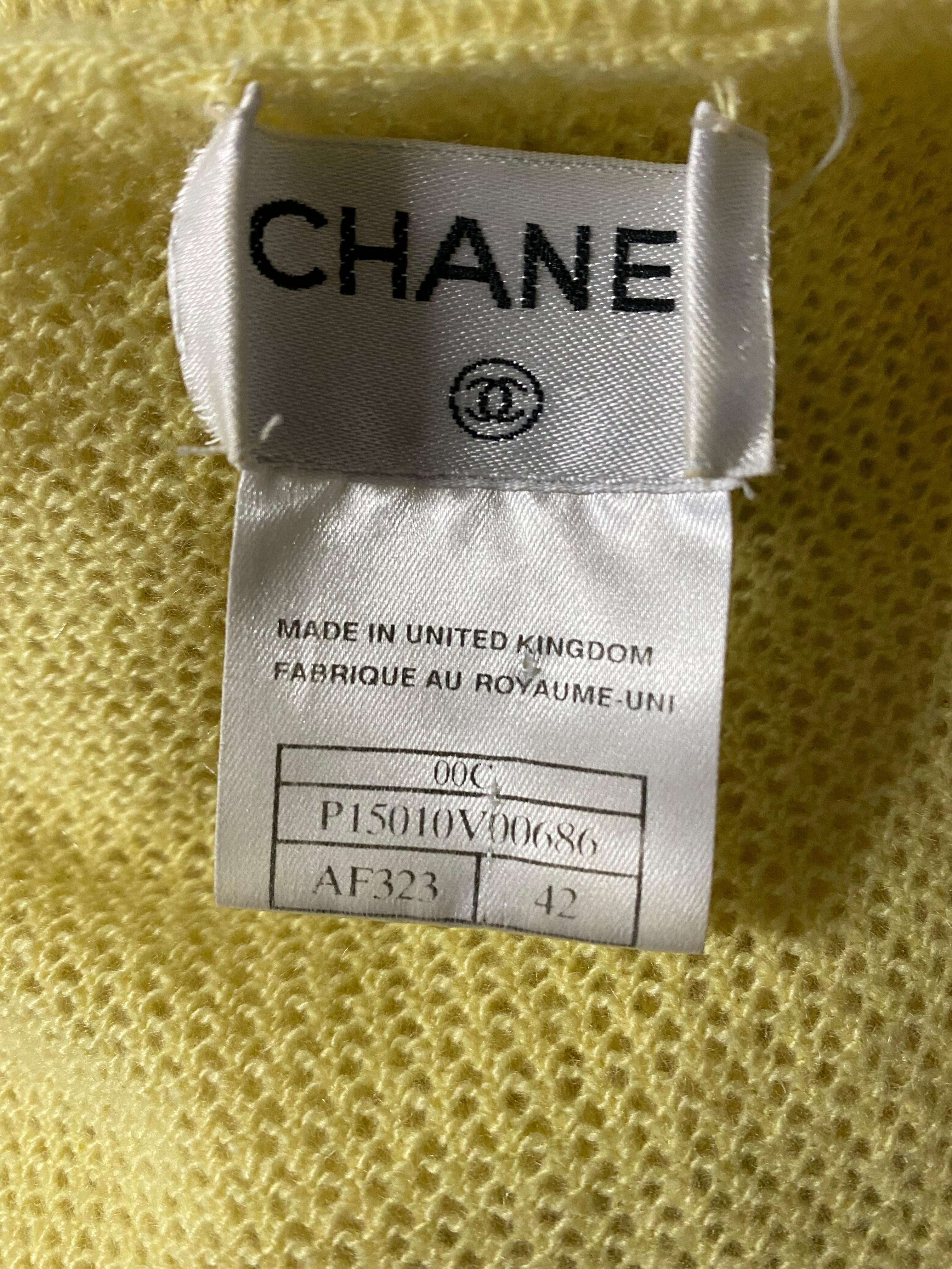 Vintage CHANEL Yellow Cashmere Knit Top, Size 42 For Sale 1