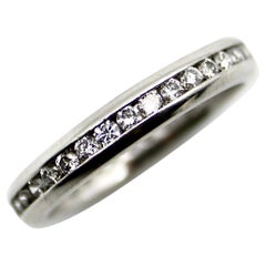 Vieille bague d'ternit en platine sertie de diamants (Channel Set)