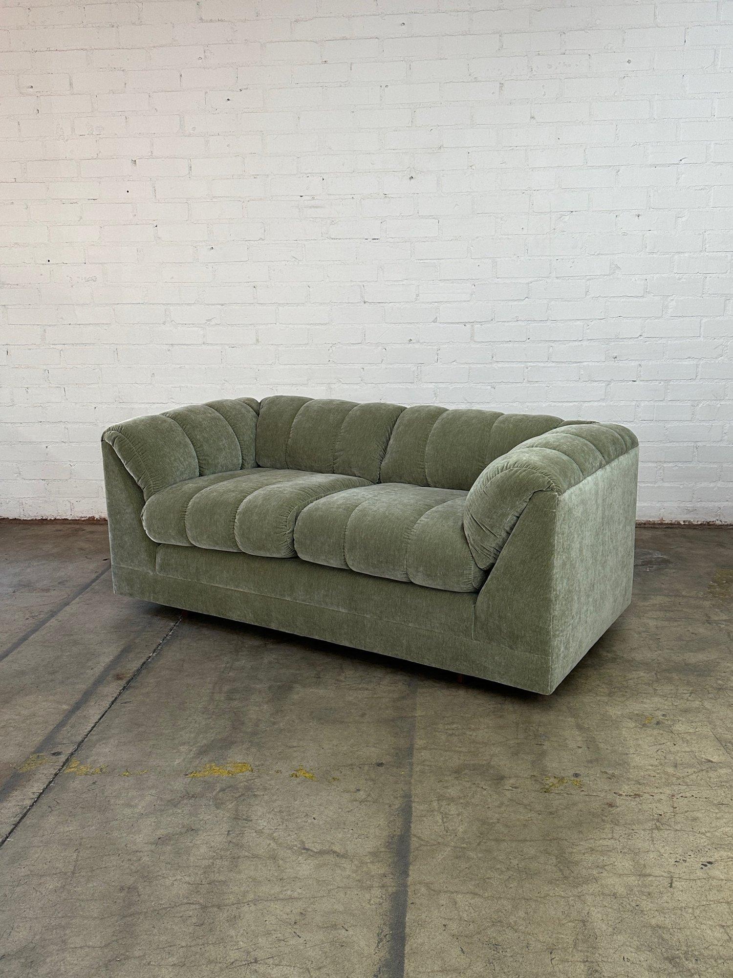 Sofa touffeté canapé cannelé vintage en vente 2