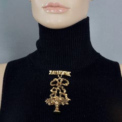 Spilla vintage Chantal Thomass in stile francese a forma di fiocco e cesto di frutta