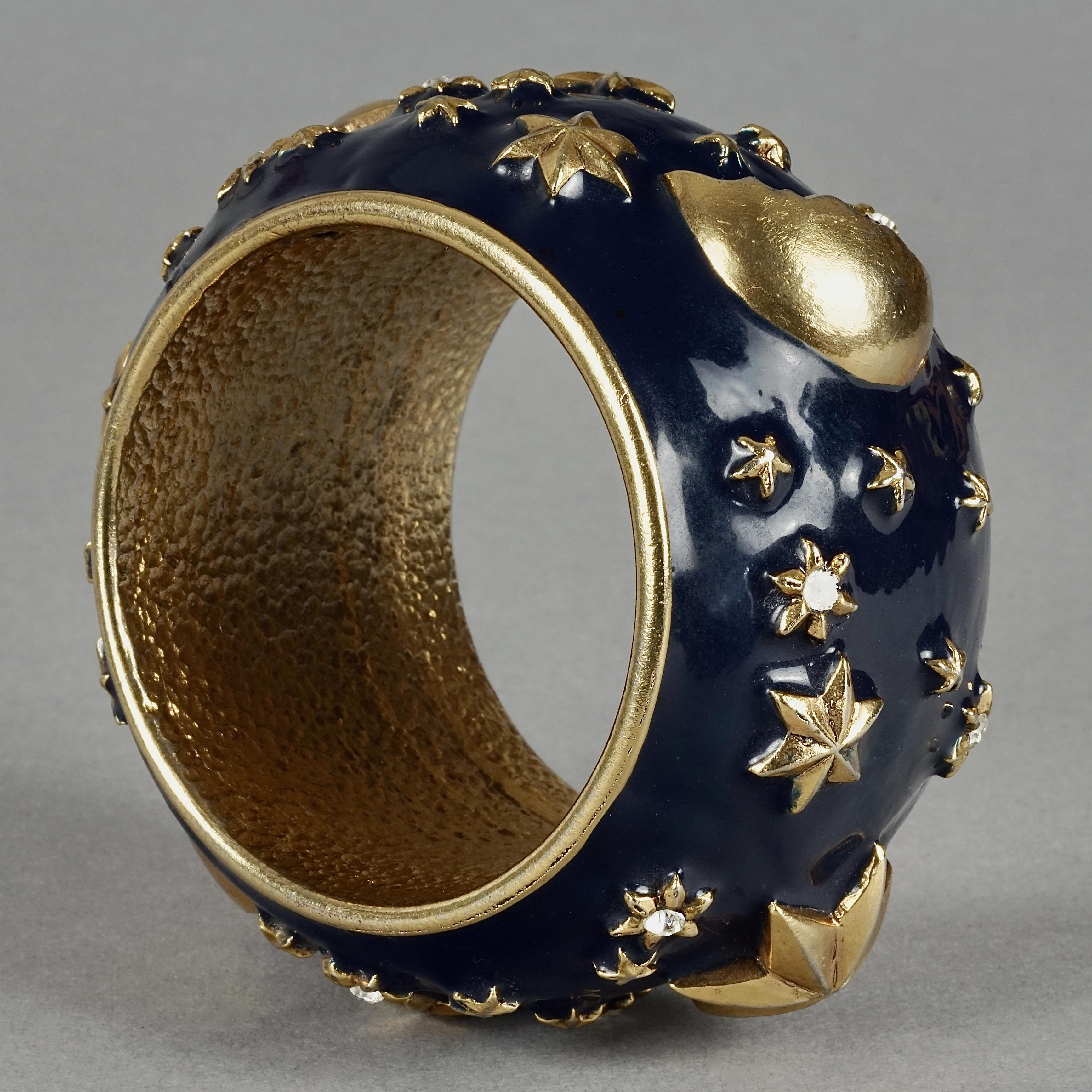 Vintage CHANTAL THOMASS Star Moon Enamel Cuff Bracelet In Excellent Condition For Sale In Kingersheim, Alsace