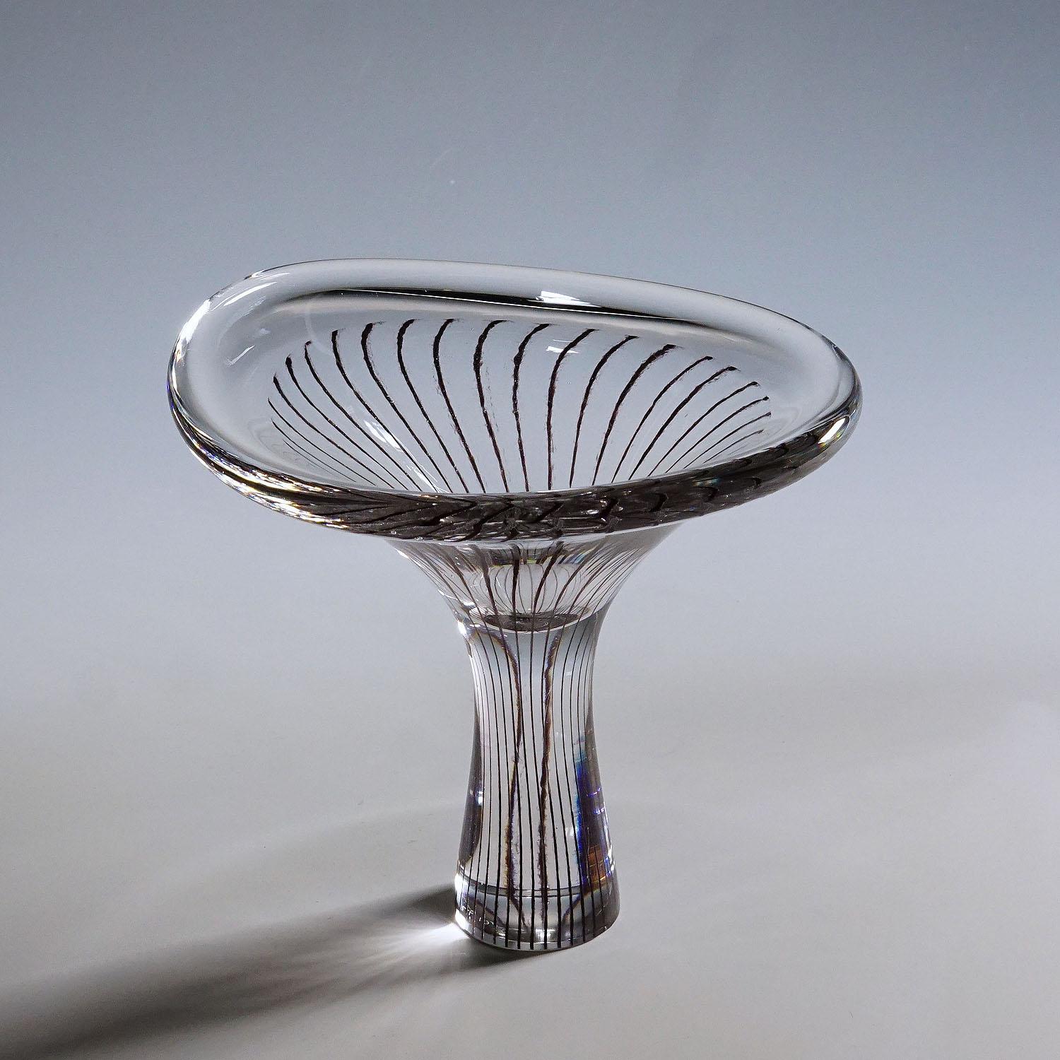 Vintage Chantarelle vase by Vicke Lindstrand for Kosta 1950s

A vintage art glass vase designed by Vicke Lindstrand and manufactured by Kosta Glassworks ca. 1950s. The clear glass vase is designed in the shape of a chanterelle and features thin