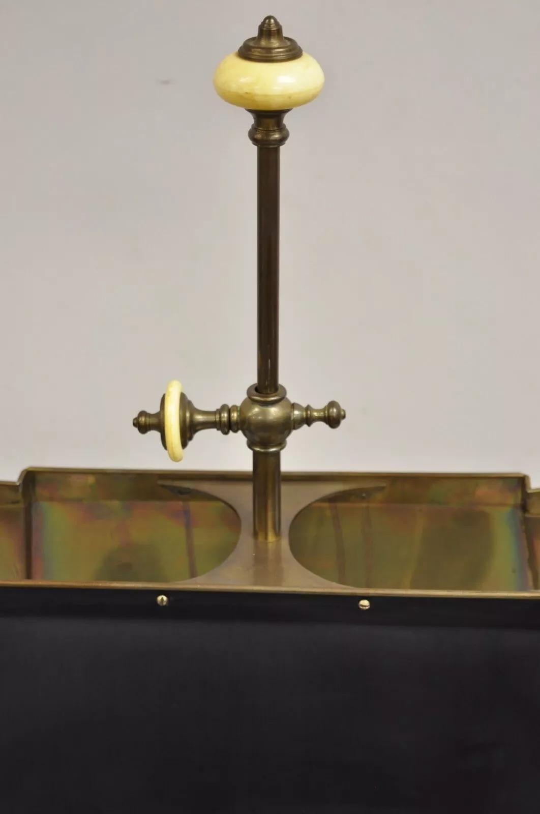Vintage Chapman 1972 Bouillotte Messing-Schreibtisch-Tischlampe aus Messing mit schwarzem Zinn-Metallschirm im Zustand „Gut“ im Angebot in Philadelphia, PA