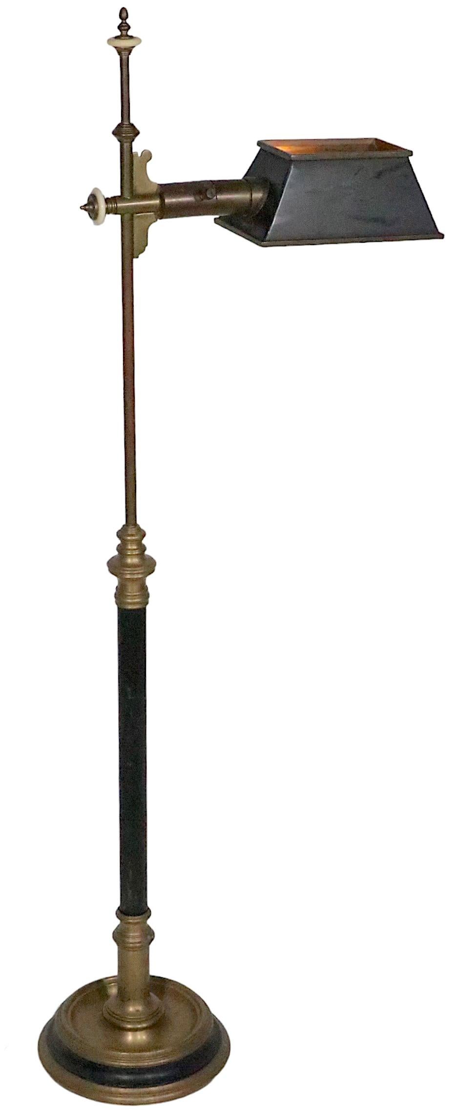 Vintage Chapman Floor Lamp of Black and Brass circa 1980 In Good Condition For Sale In New York, NY