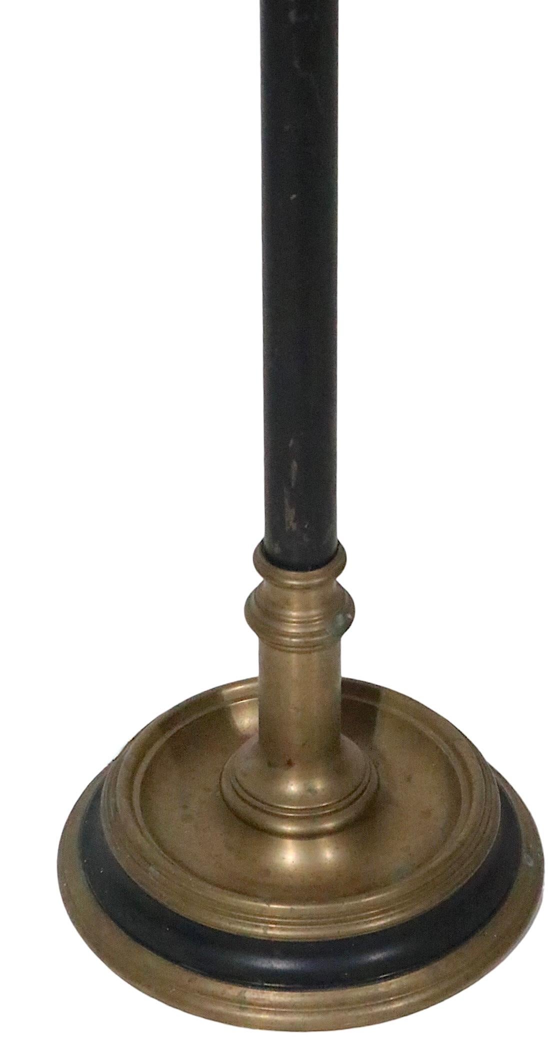 Vintage Chapman Floor Lamp of Black and Brass circa 1980 In Good Condition For Sale In New York, NY