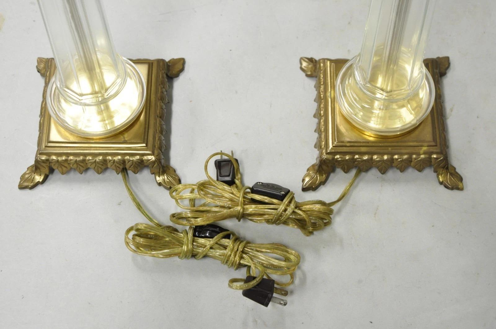 Vintage Chapman Französisch Empire Glas Säule Messing Kandelaber Tischlampen - ein Paar im Angebot 4