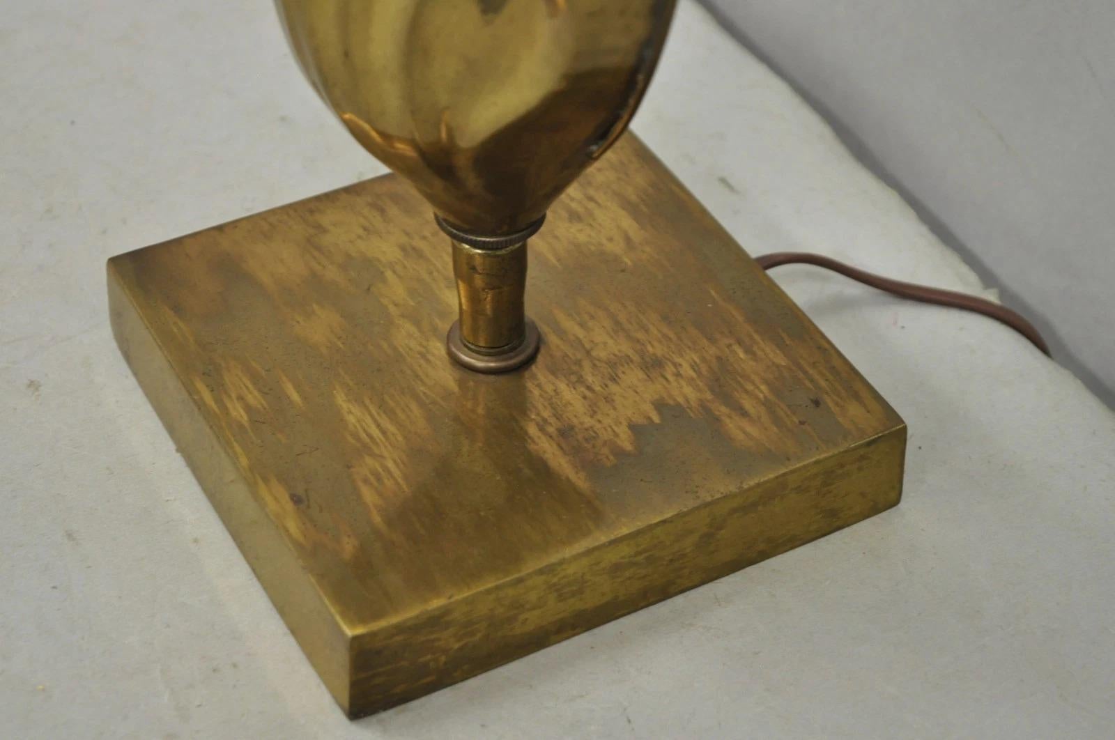 Vintage Chapman Hollywood Regency Burnished Brass Small Leaf Sconce Table Lamp For Sale 3
