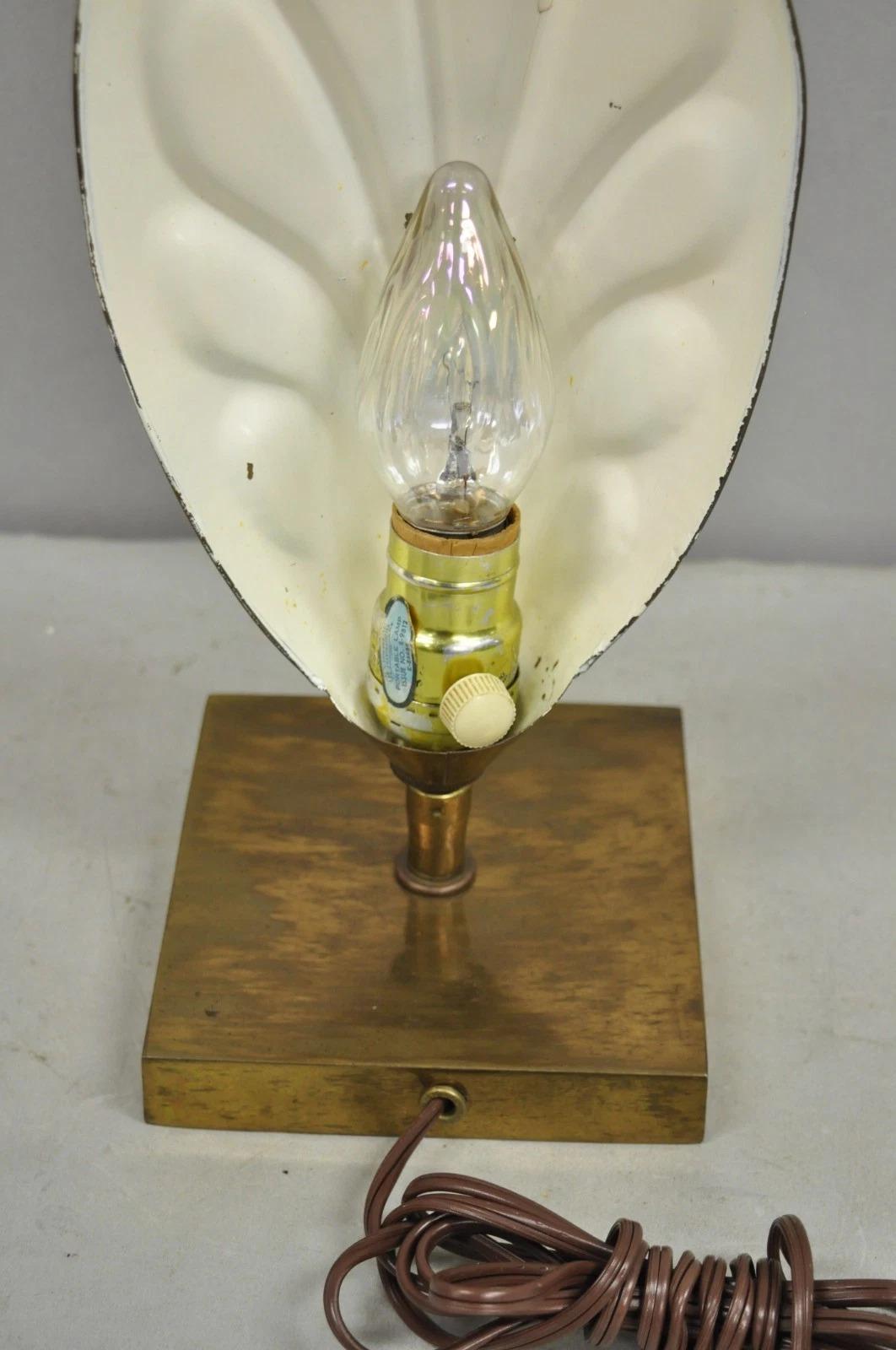 Vintage Chapman Hollywood Regency Burnished Brass Small Leaf Sconce Table Lamp For Sale 4