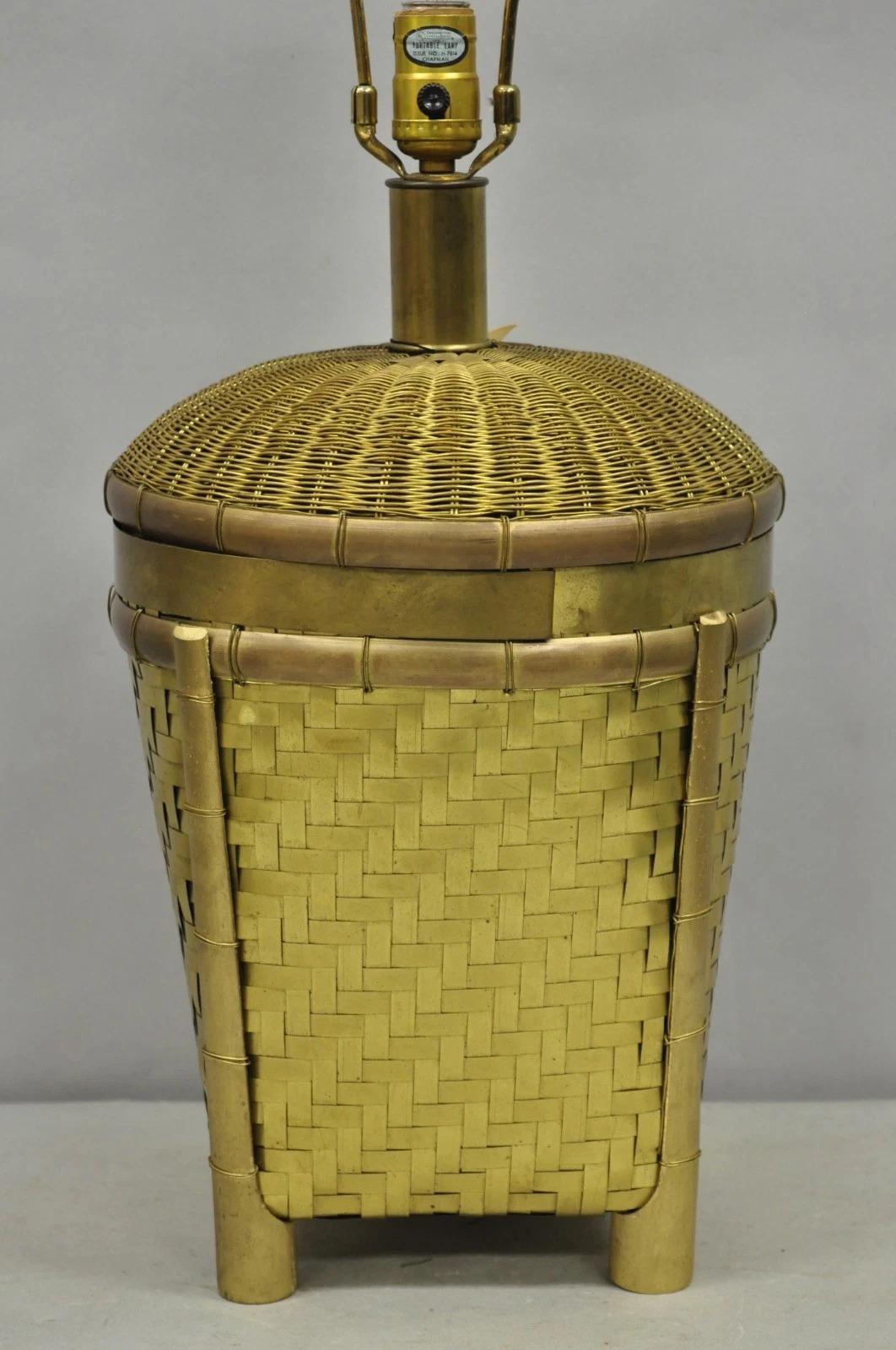 Unknown Vintage Chapman Hollywood Regency English Style Brass Woven Basket Table Lamp For Sale