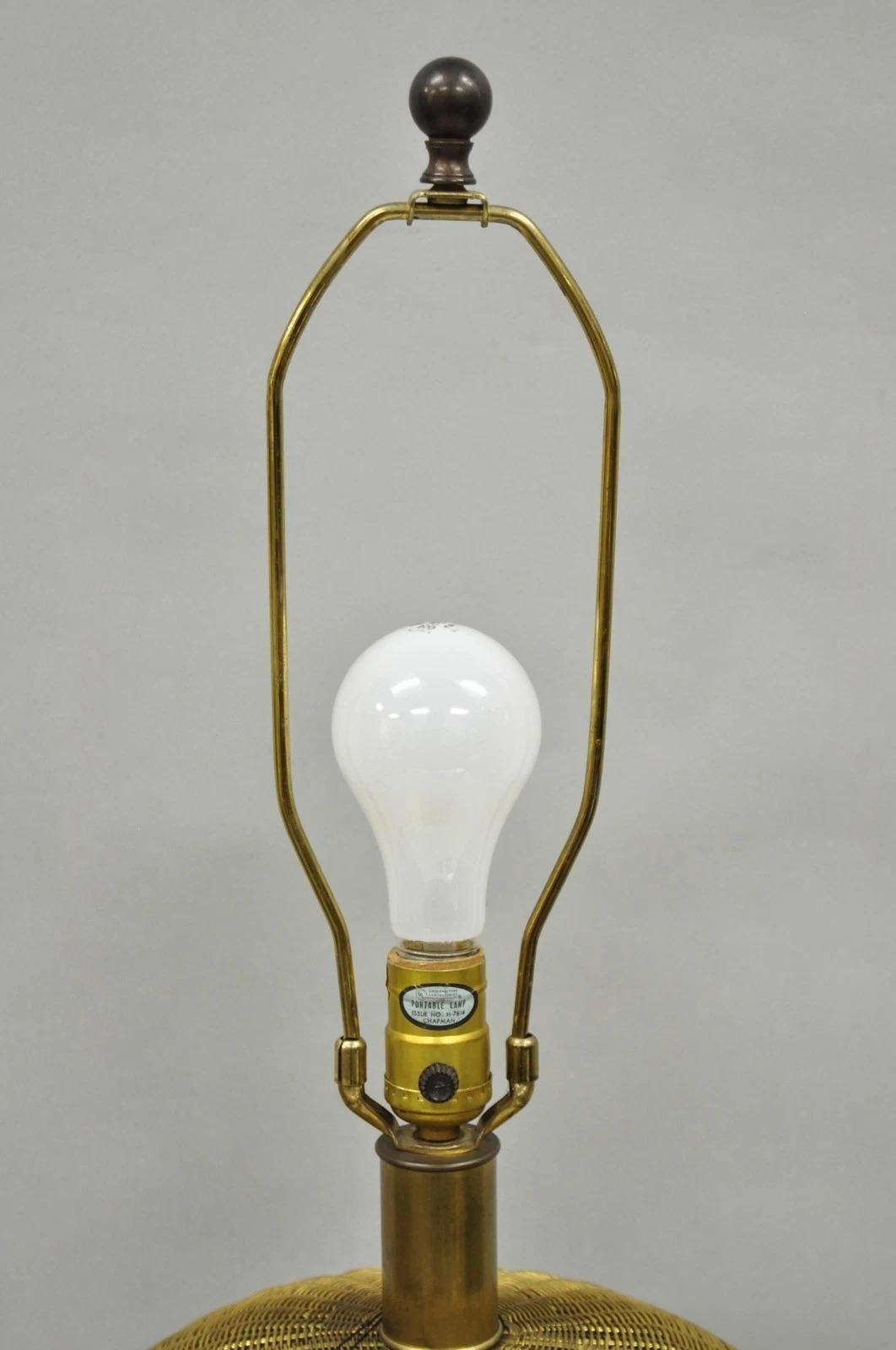 Vintage Chapman Hollywood Regency English Style Brass Woven Basket Table Lamp For Sale 2