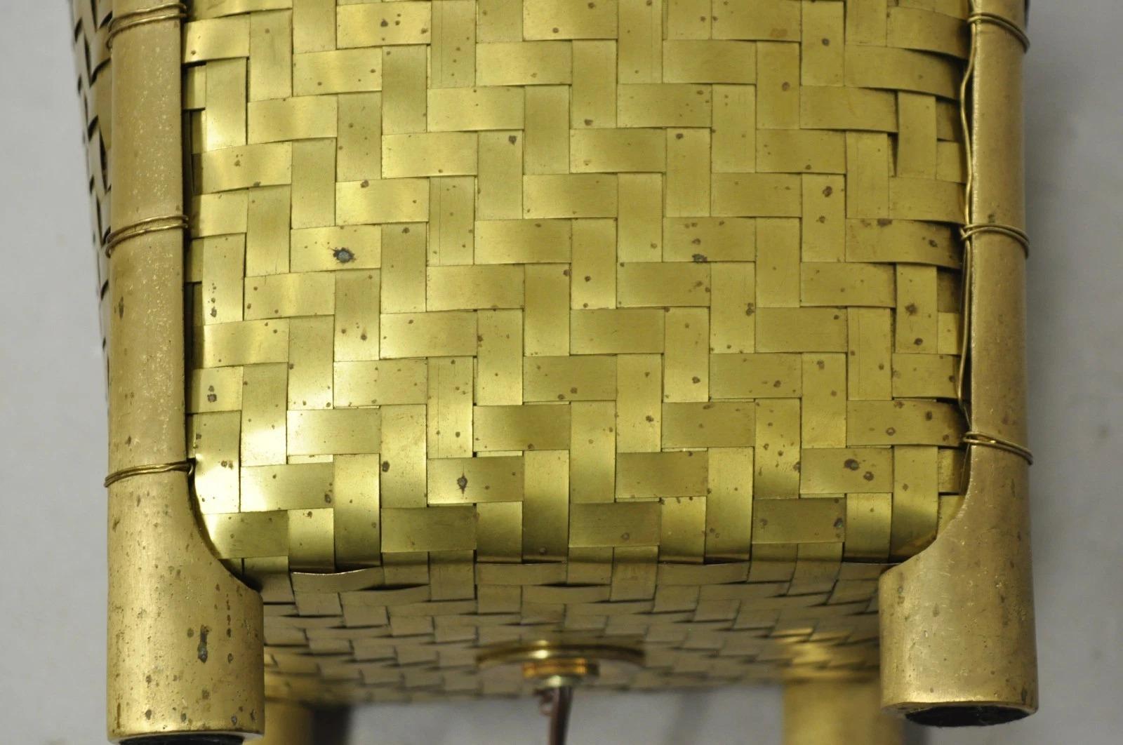 Vintage Chapman Hollywood Regency English Style Brass Woven Basket Table Lamp For Sale 4