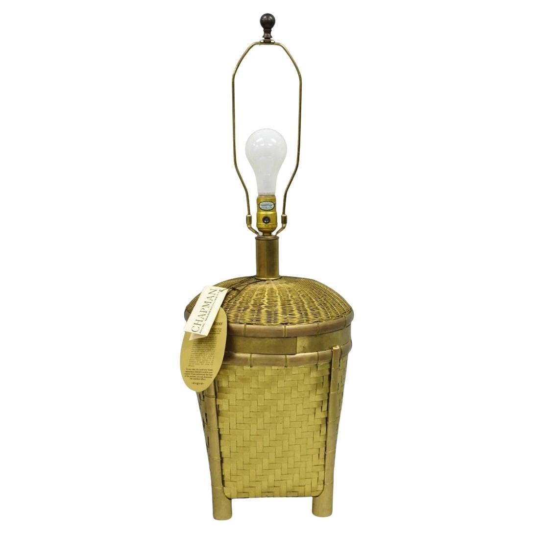 Vintage Chapman Hollywood Regency English Style Brass Woven Basket Table Lamp For Sale