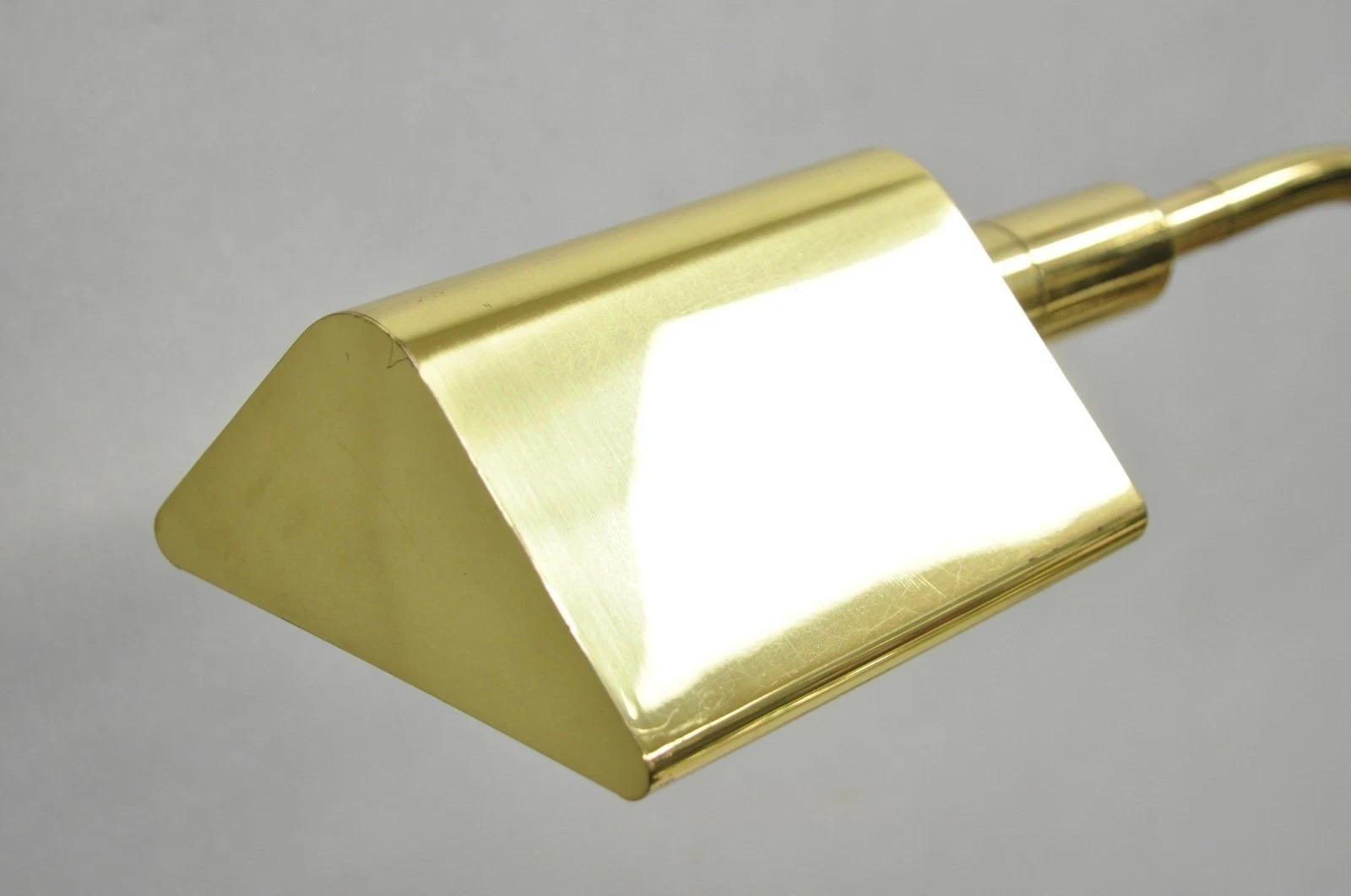 Vintage Chapman Lámpara de pie de farmacia de lectura de latón regulable, moderna de mediados de siglo en Bueno estado para la venta en Philadelphia, PA