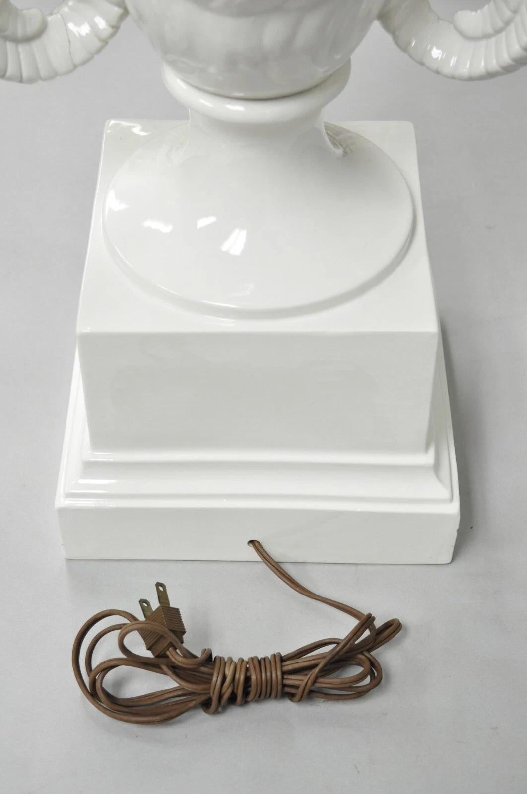 Vintage Chapman Neoclásico Cabeza de Carnero Porcelana Blanca Blanc de Chine Lámpara de Sobremesa en venta 5
