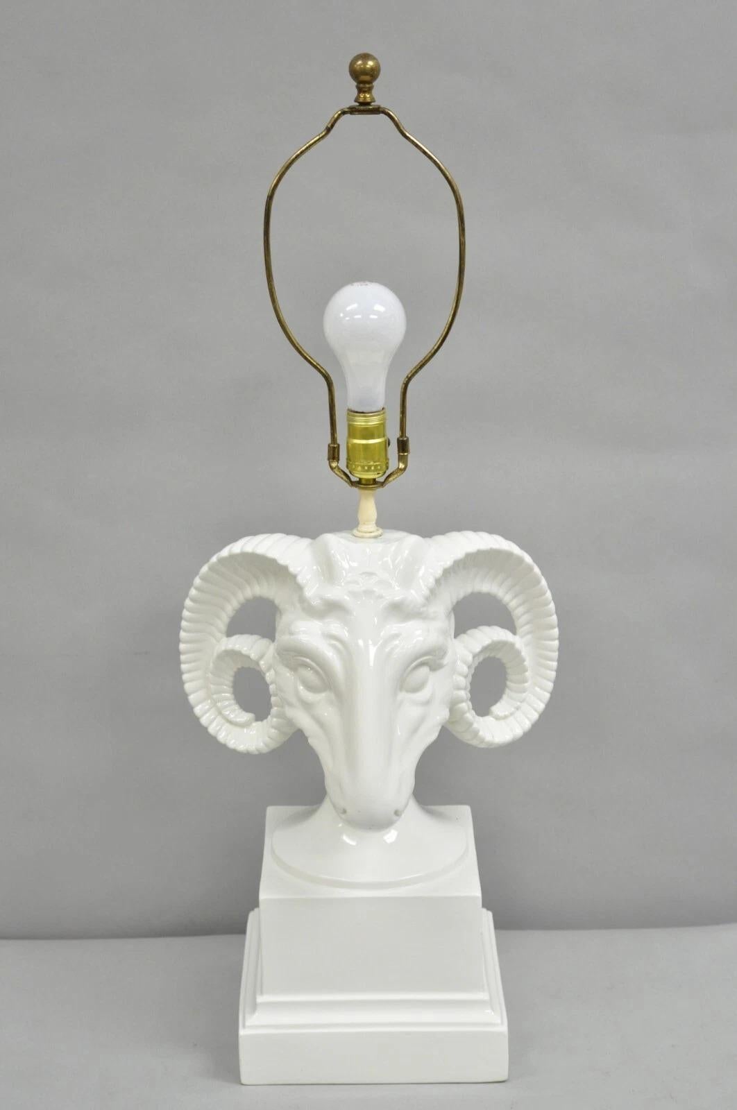 Vintage Chapman Neoclásico Cabeza de Carnero Porcelana Blanca Blanc de Chine Lámpara de Sobremesa en venta 7