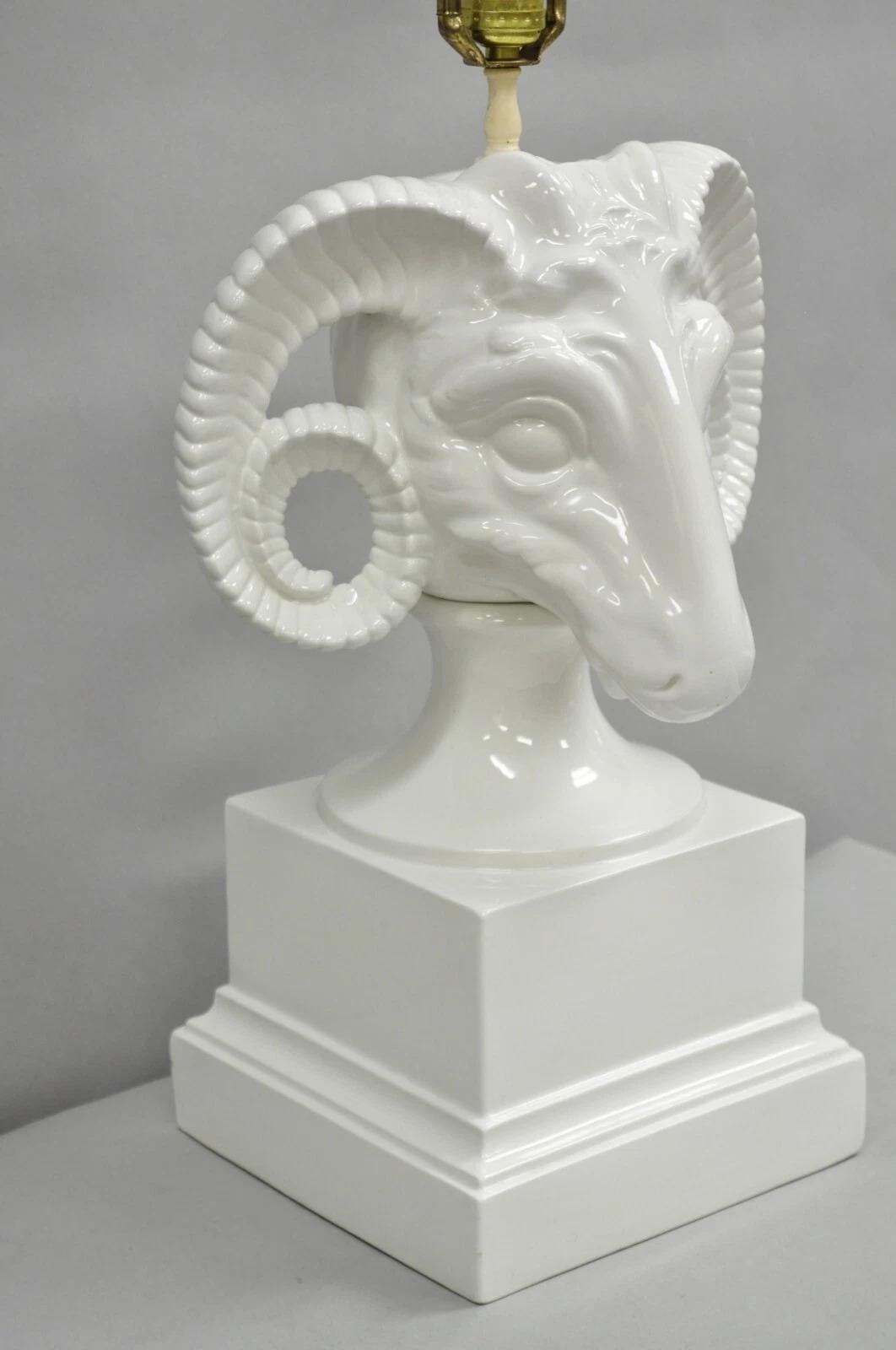 Vintage Chapman Neoclásico Cabeza de Carnero Porcelana Blanca Blanc de Chine Lámpara de Sobremesa Desconocido en venta